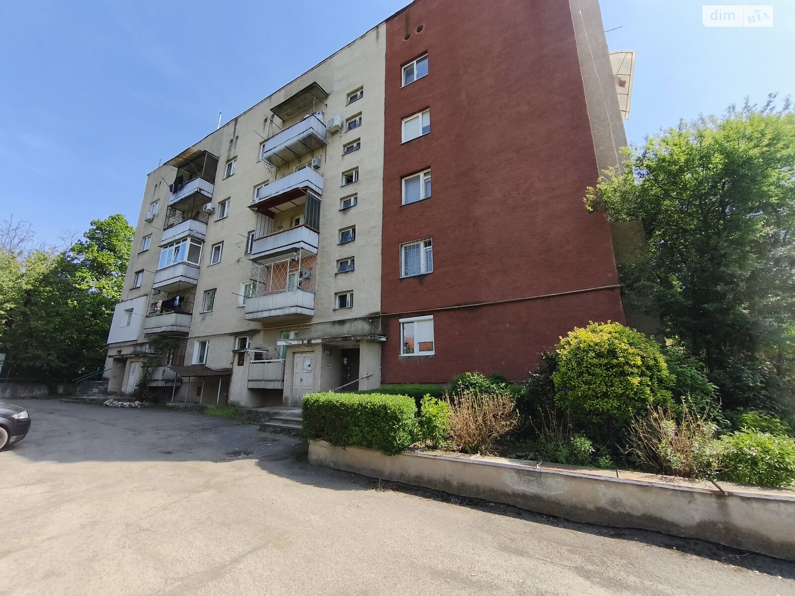 Продаж трикімнатної квартири в Ужгороді, на вул. Кавказька, район БАМ фото 1 Продаж трикімнатної квартири в Ужгороді, на вул. Кавказька, район БАМ фото 1