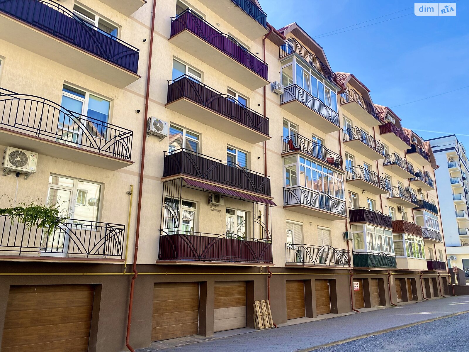 Продажа трехкомнатной квартиры в Ужгороде, на ул. А. Хиры, кв. 20, район Боздош фото 1 Продажа трехкомнатной квартиры в Ужгороде, на ул. А. Хиры, кв. 20, район Боздош фото 1