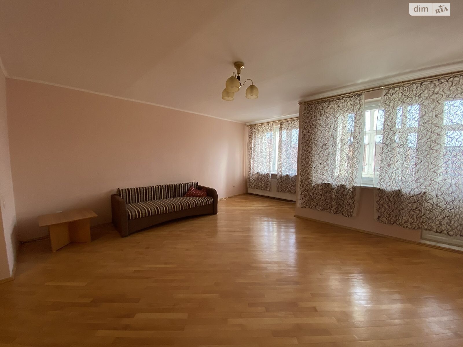 Продаж чотирикімнатної квартири в Ужгороді, на вул. Володимирська, район Боздош фото 1 Продаж чотирикімнатної квартири в Ужгороді, на вул. Володимирська, район Боздош фото 1