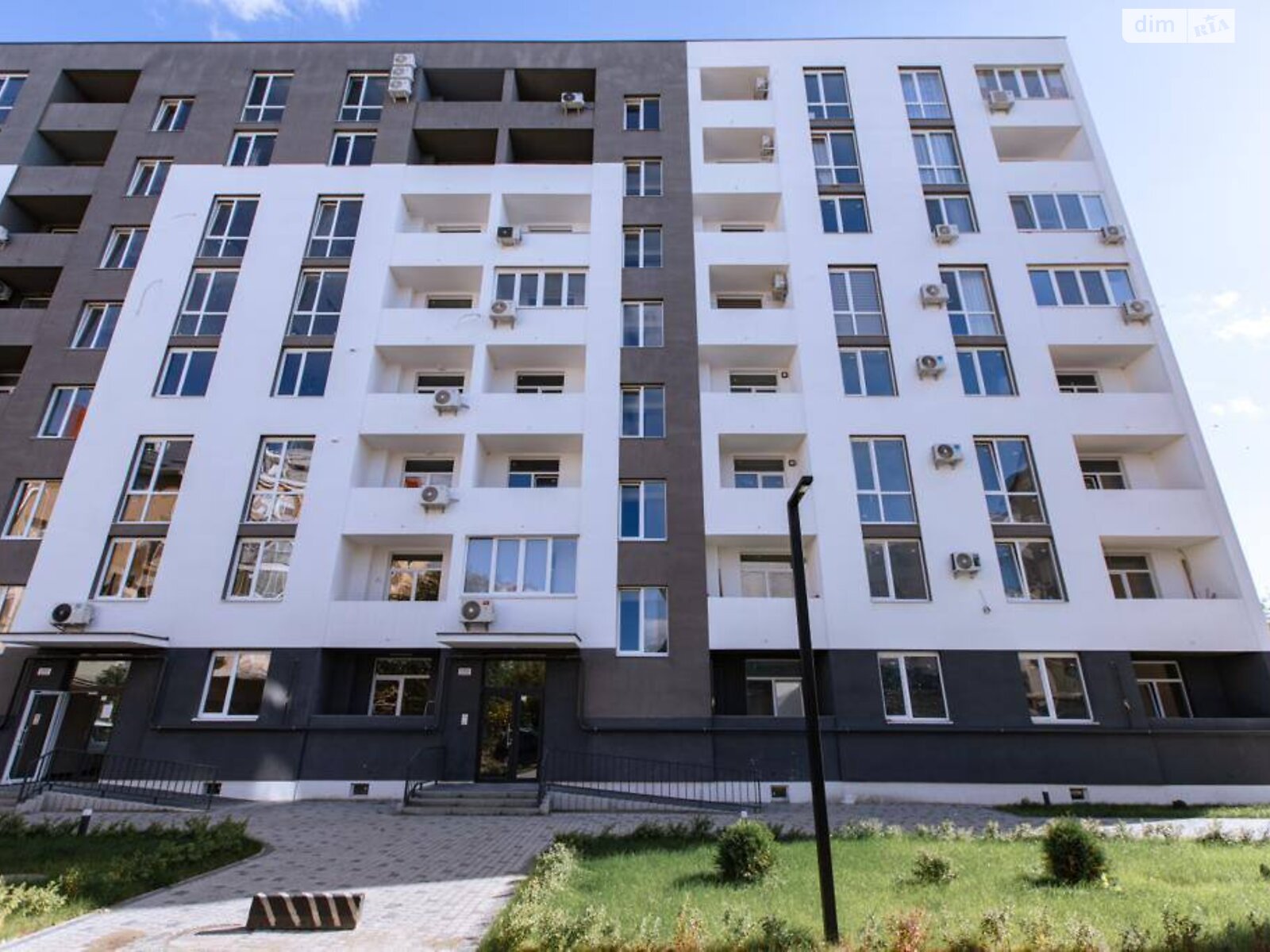 Продажа трехкомнатной квартиры в Ужгороде, на наб. Славянская, район Боздош фото 1