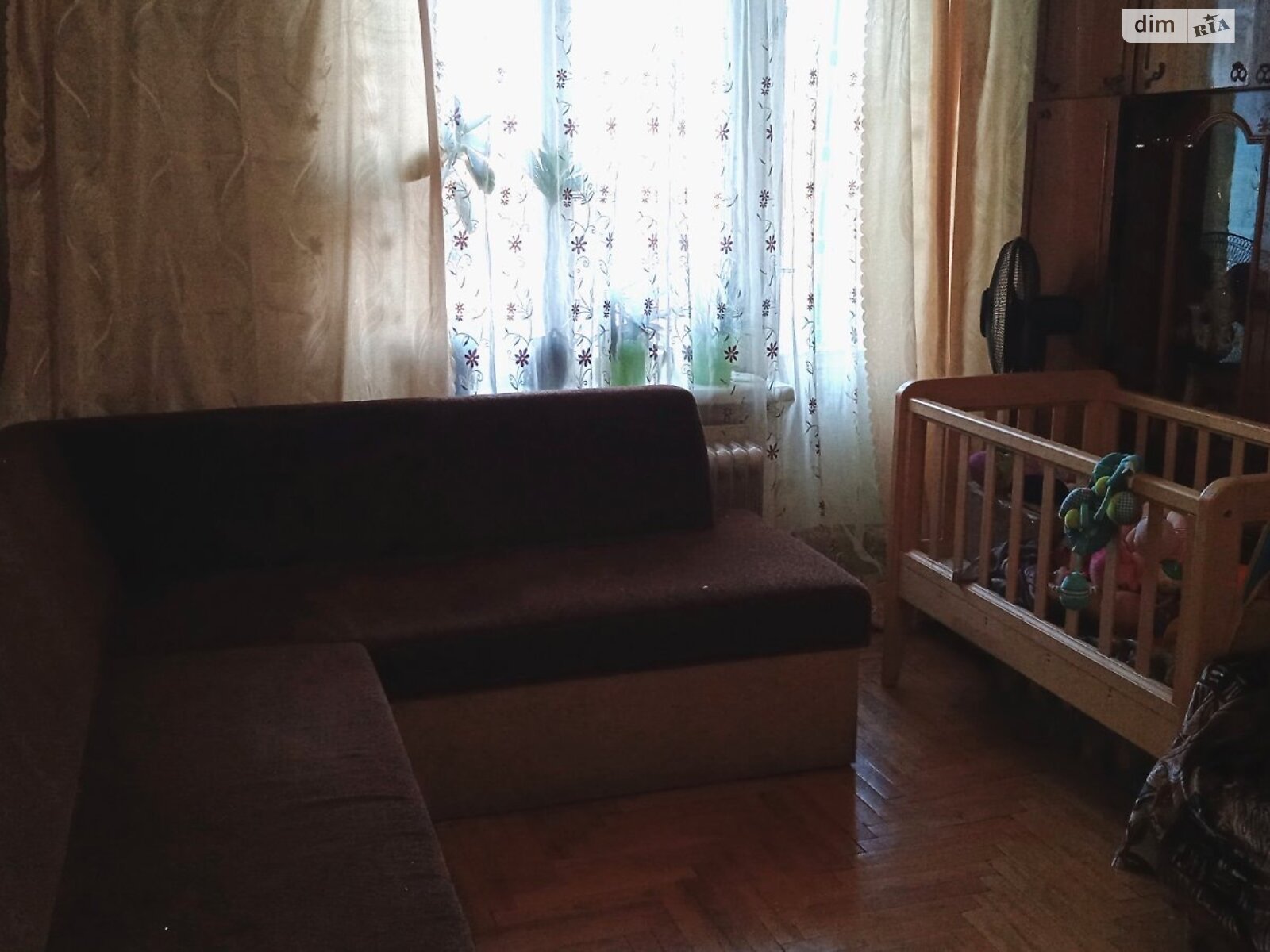Продаж трикімнатної квартири в Ужгороді, на вул. Дмитра Добролюбова 6, фото 1