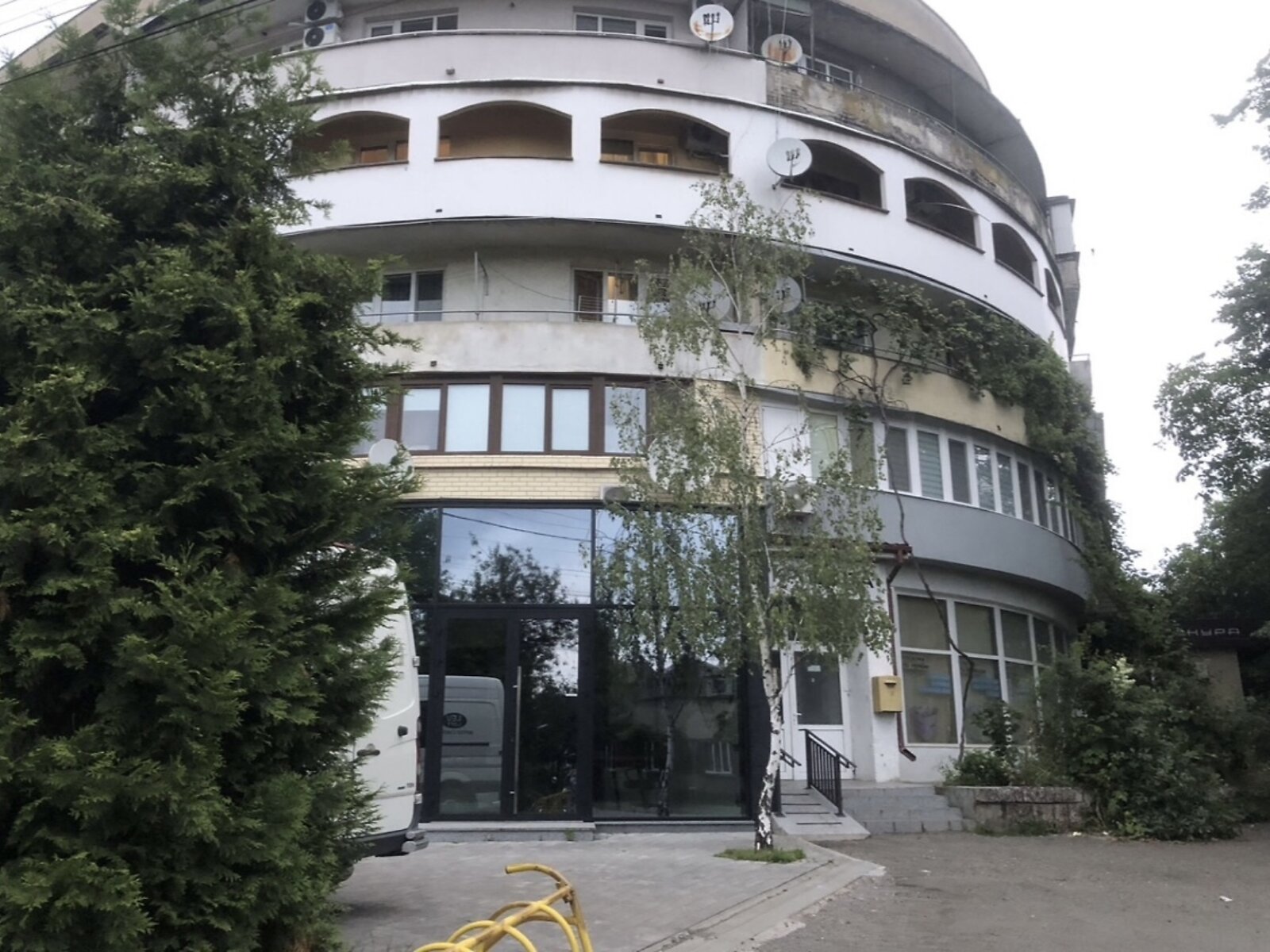 Продаж трикімнатної квартири в Ужгороді, на вул. Дмитра Добролюбова 6, фото 1