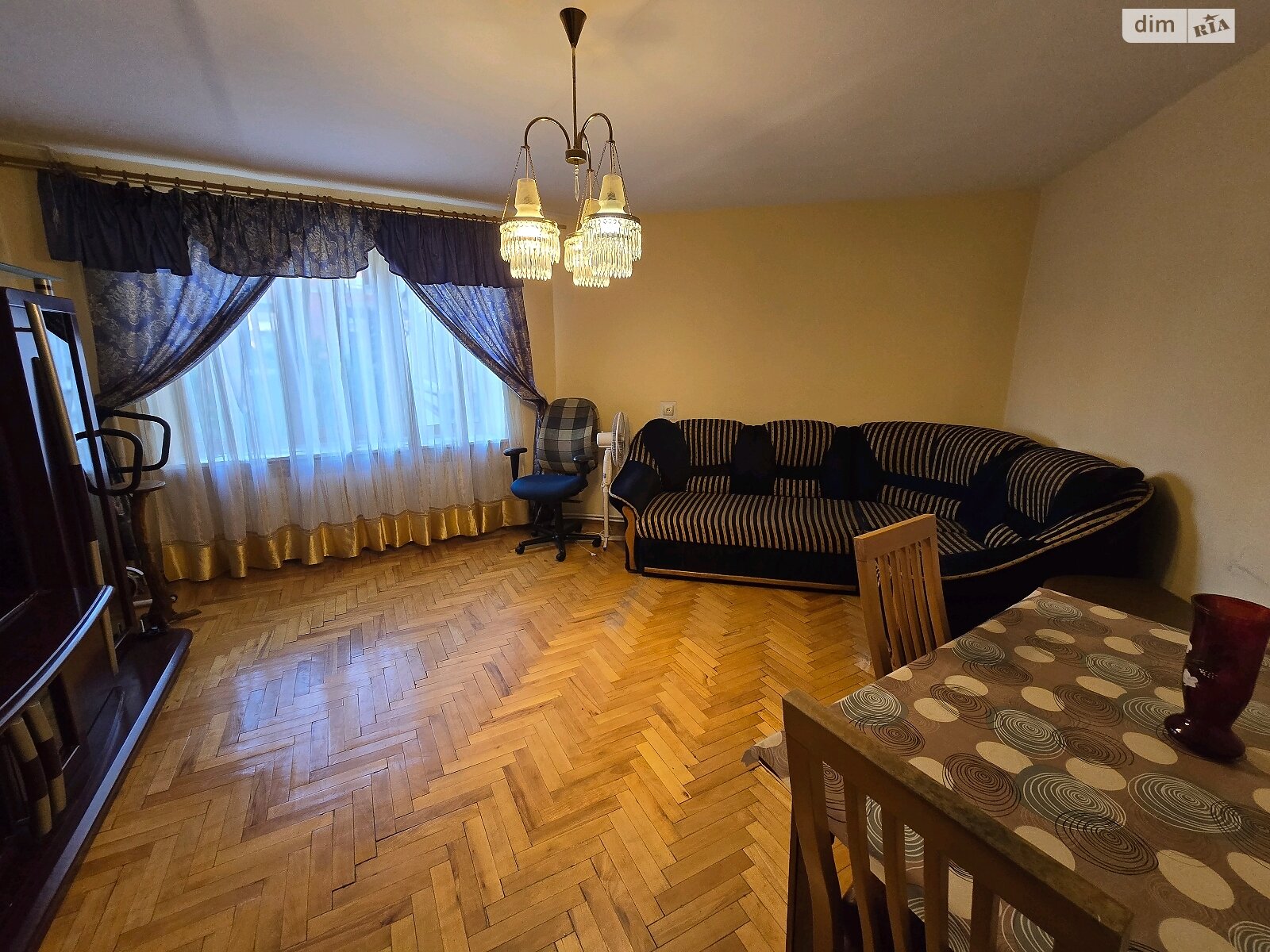 Продажа четырехкомнатной квартиры в Ужгороде, на ул. Капушанская, фото 1 Продажа четырехкомнатной квартиры в Ужгороде, на ул. Капушанская, фото 1