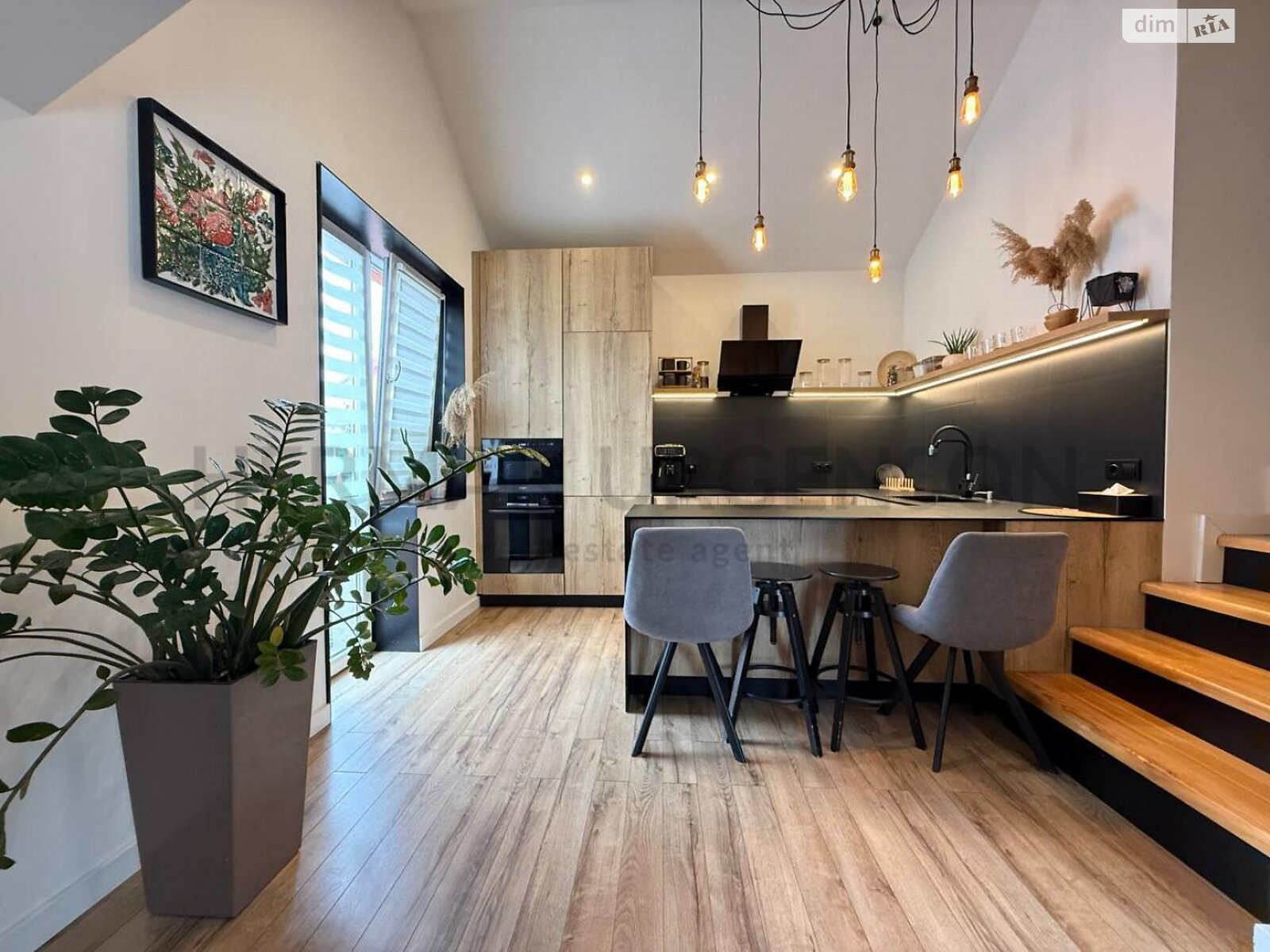 Продажа трехкомнатной квартиры в Ужгороде, на ул. Енковская, район Компотный фото 1 Продажа трехкомнатной квартиры в Ужгороде, на ул. Енковская, район Компотный фото 1