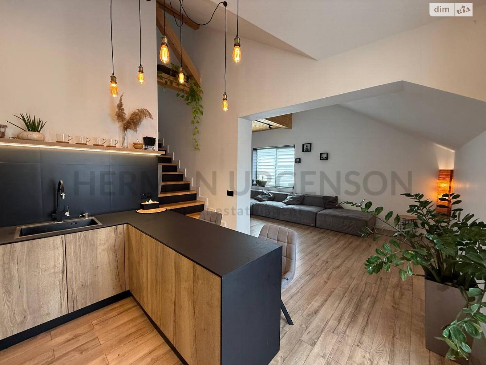 Продажа трехкомнатной квартиры в Ужгороде, на ул. Енковская, район Компотный фото 1 Продажа трехкомнатной квартиры в Ужгороде, на ул. Енковская, район Компотный фото 1