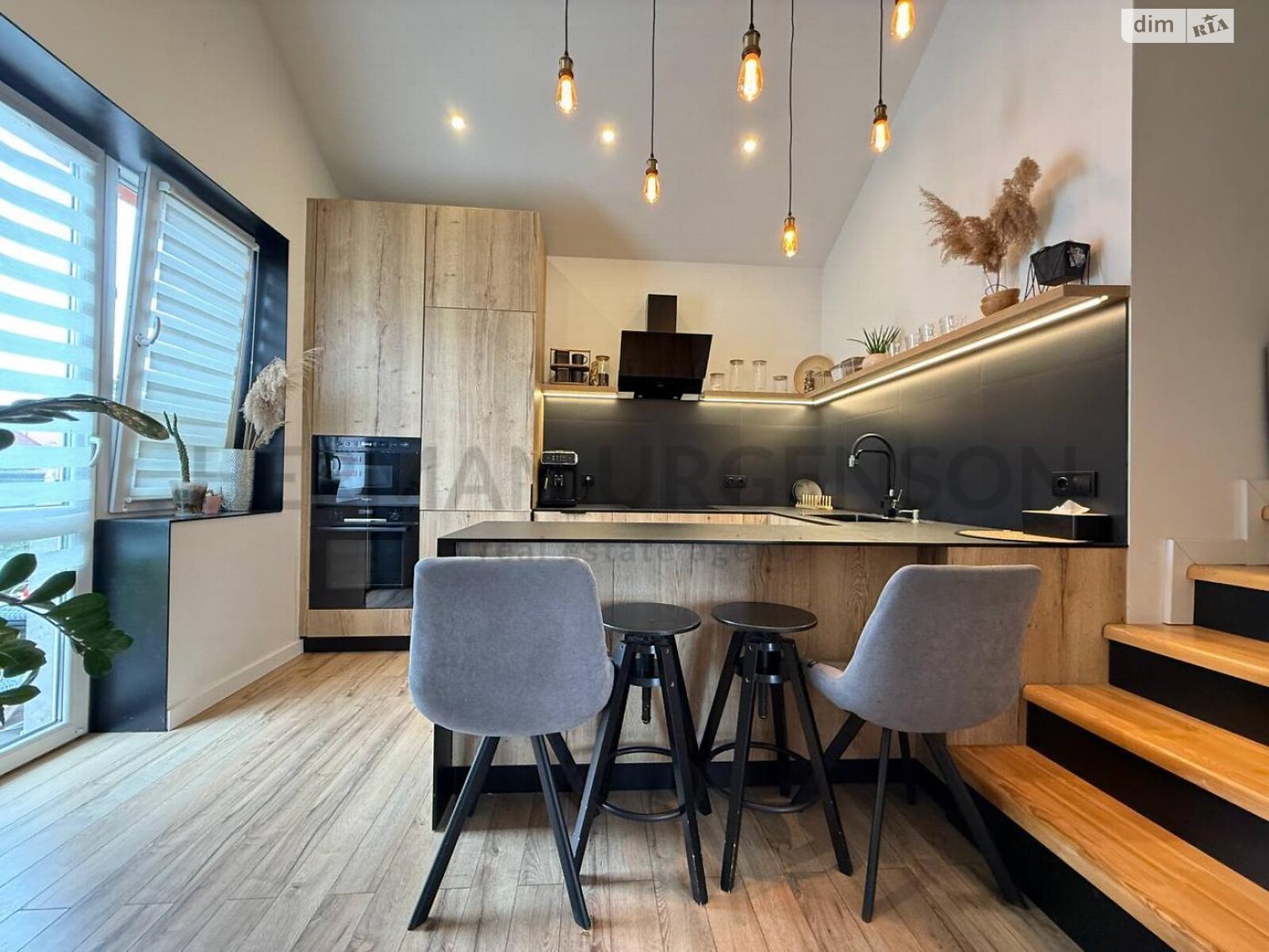 Продажа трехкомнатной квартиры в Ужгороде, на ул. Енковская, район Компотный фото 1 Продажа трехкомнатной квартиры в Ужгороде, на ул. Енковская, район Компотный фото 1