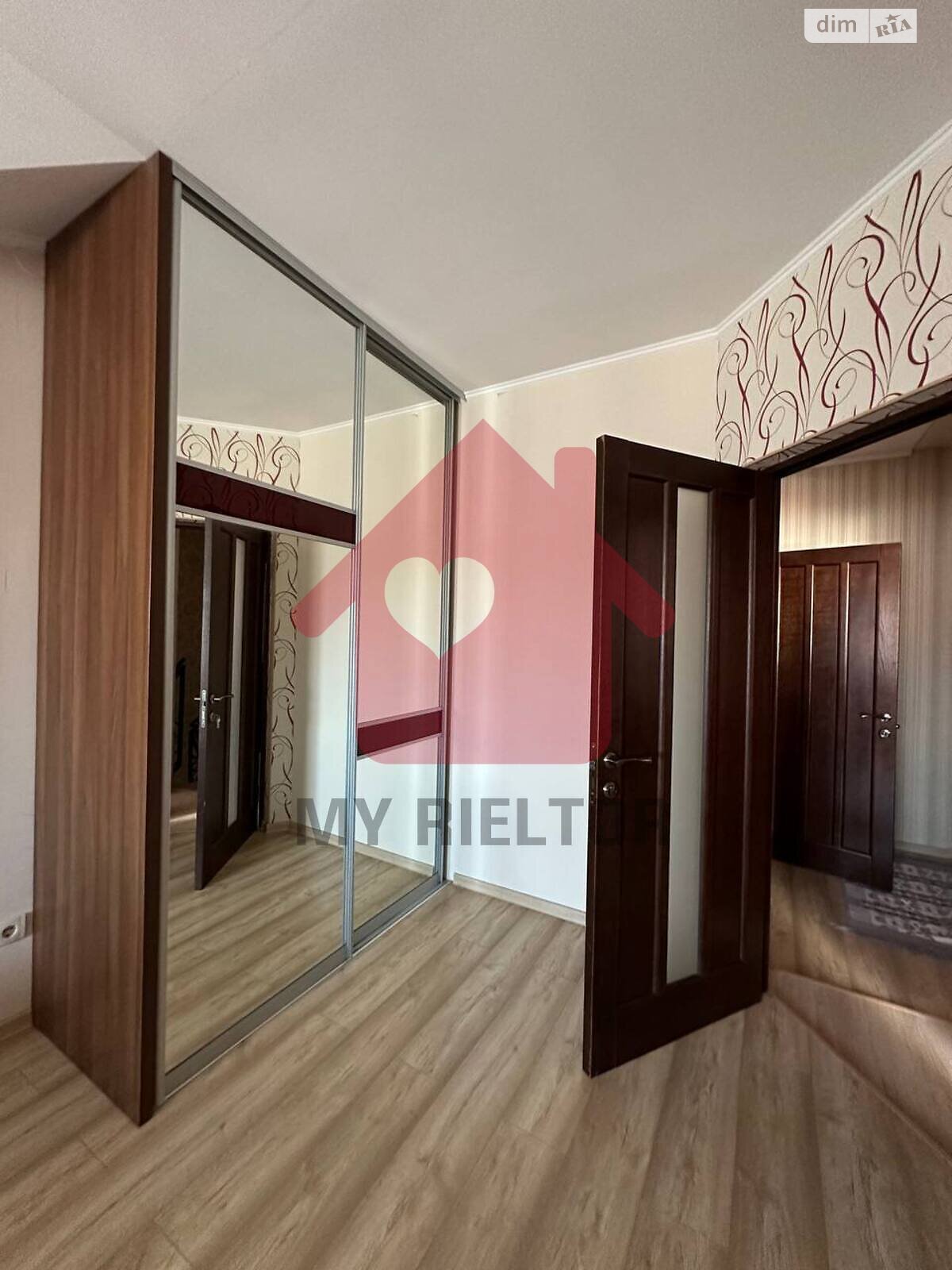 Продаж трикімнатної квартири в Ужгороді, на вул. Вишнева, район Компотний фото 1 Продаж трикімнатної квартири в Ужгороді, на вул. Вишнева, район Компотний фото 1