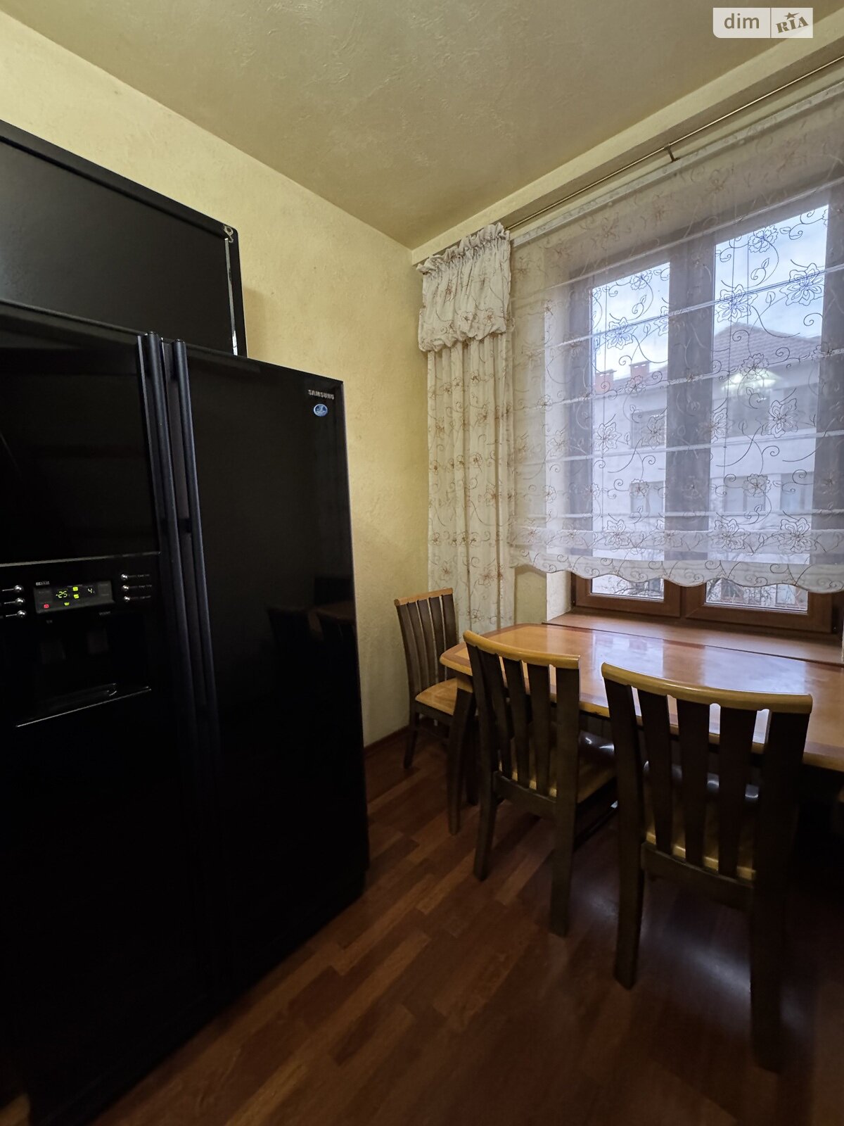 Продажа трехкомнатной квартиры в Ужгороде, на наб. Независимости, район Малый Галагов фото 1 Продажа трехкомнатной квартиры в Ужгороде, на наб. Независимости, район Малый Галагов фото 1