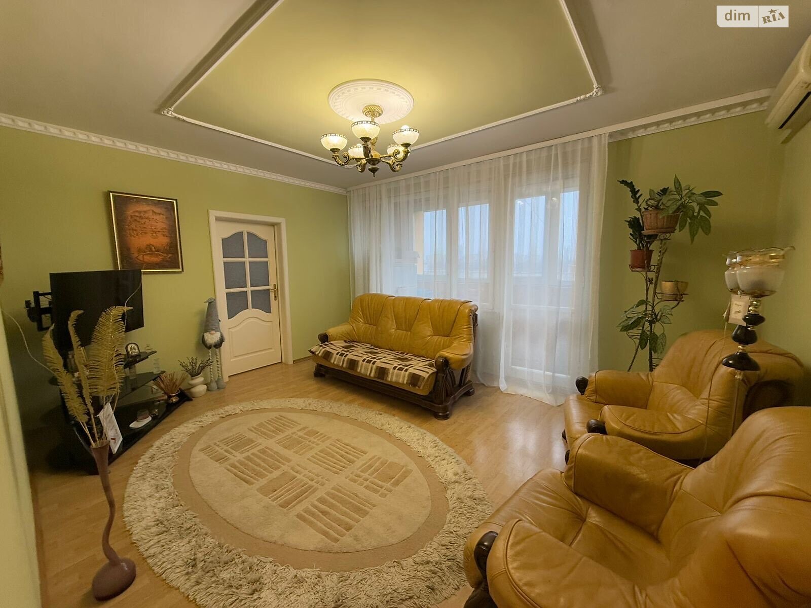 Продажа трехкомнатной квартиры в Ужгороде, на ул. Минайская, фото 1 Продажа трехкомнатной квартиры в Ужгороде, на ул. Минайская, фото 1