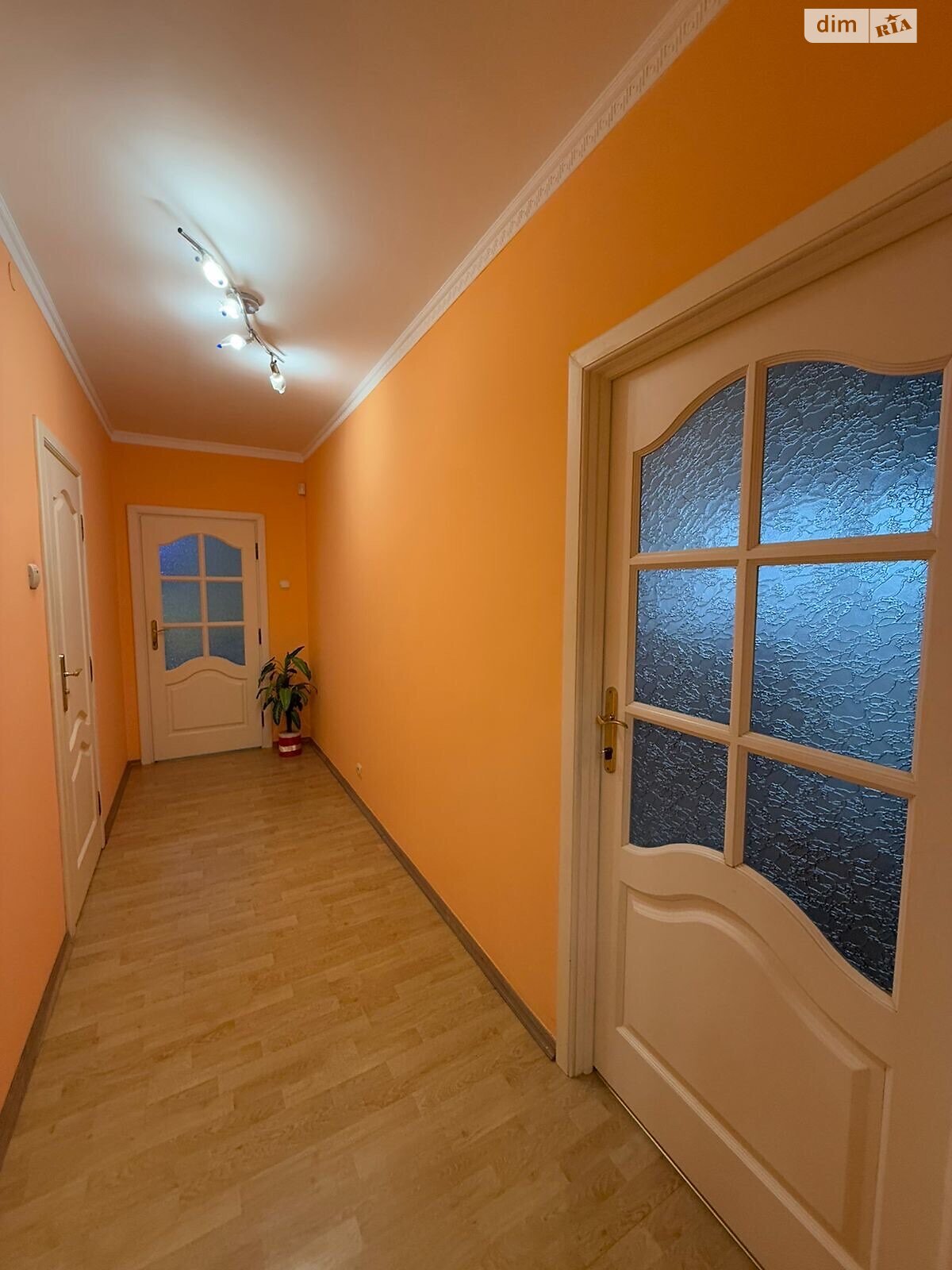 Продажа трехкомнатной квартиры в Ужгороде, на ул. Минайская, фото 1 Продажа трехкомнатной квартиры в Ужгороде, на ул. Минайская, фото 1