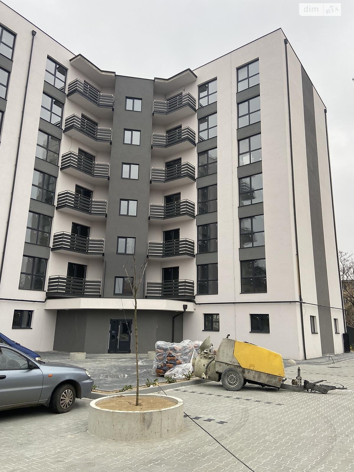 Продажа трехкомнатной квартиры в Ужгороде, на пер. Университетский 3, кв. 41, фото 1