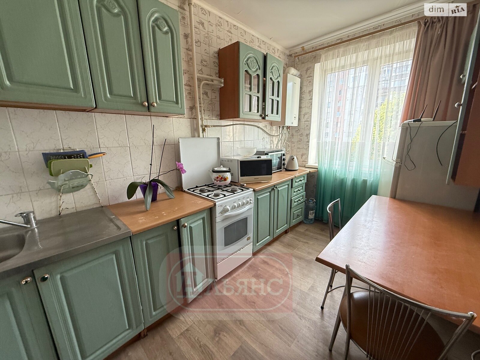 Продажа трехкомнатной квартиры в Ужгороде, на ул. Черновола, район Новый фото 1 Продажа трехкомнатной квартиры в Ужгороде, на ул. Черновола, район Новый фото 1
