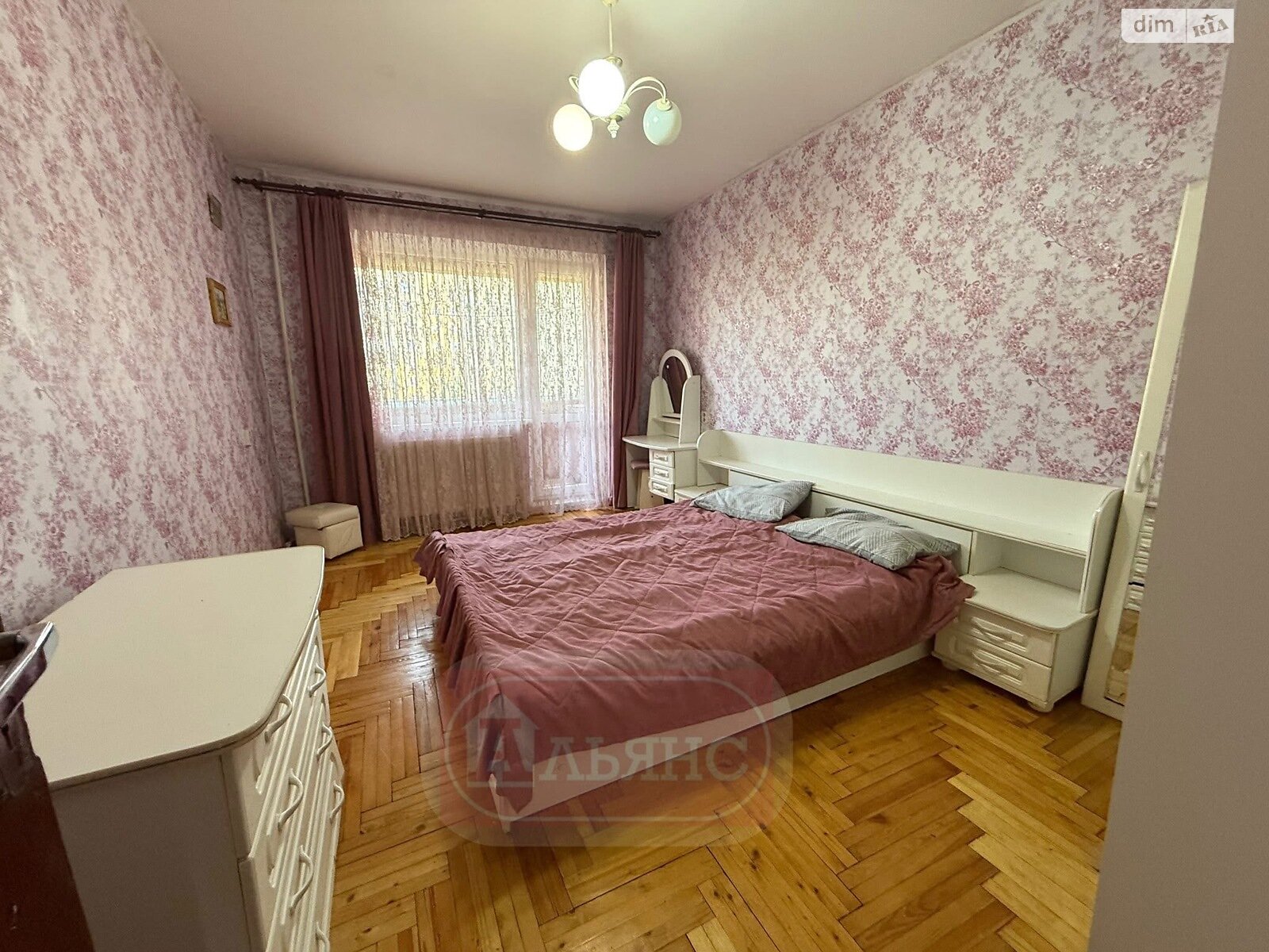 Продаж трикімнатної квартири в Ужгороді, на вул. Чорновола, район Новий фото 1 Продаж трикімнатної квартири в Ужгороді, на вул. Чорновола, район Новий фото 1