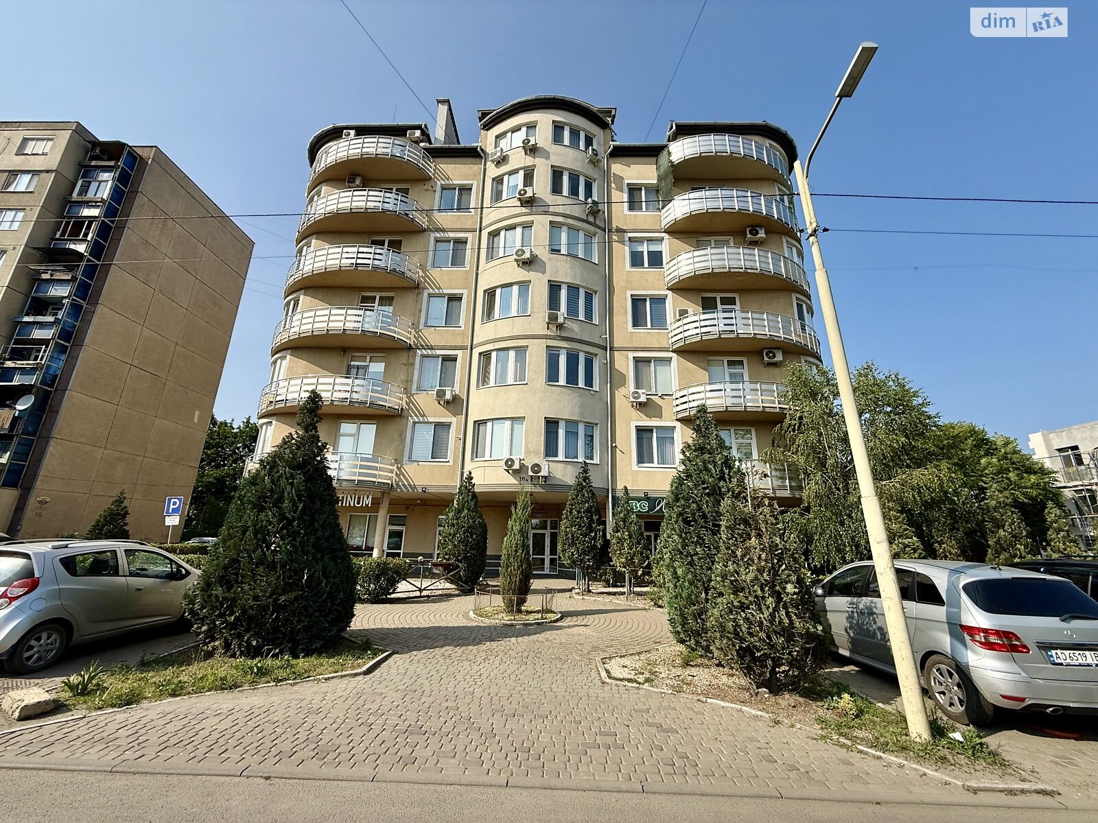 Продаж трикімнатної квартири в Ужгороді, на вул. Ігоря Сікорського 16А, кв. 44, район Новий фото 1 Продаж трикімнатної квартири в Ужгороді, на вул. Ігоря Сікорського 16А, кв. 44, район Новий фото 1