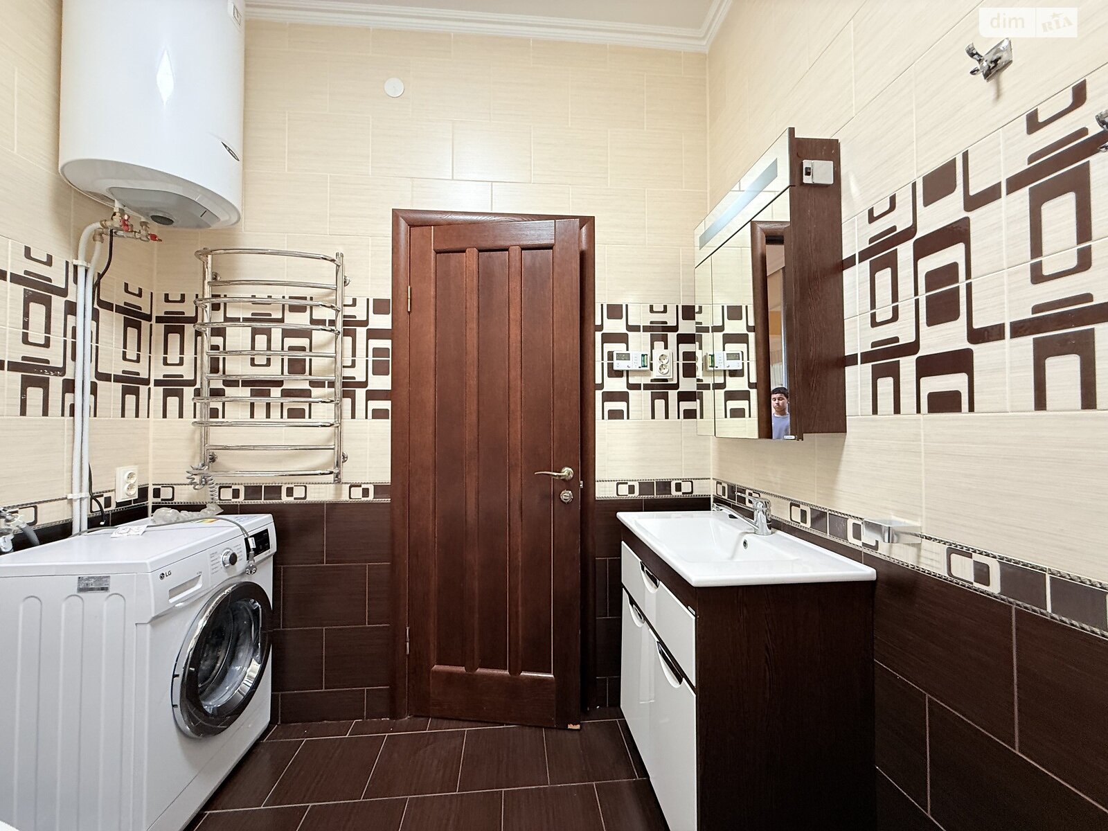 Продаж трикімнатної квартири в Ужгороді, на вул. Ігоря Сікорського 16А, кв. 44, район Новий фото 1 Продаж трикімнатної квартири в Ужгороді, на вул. Ігоря Сікорського 16А, кв. 44, район Новий фото 1