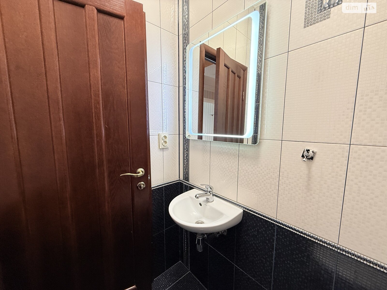 Продаж трикімнатної квартири в Ужгороді, на вул. Ігоря Сікорського 16А, кв. 44, район Новий фото 1 Продаж трикімнатної квартири в Ужгороді, на вул. Ігоря Сікорського 16А, кв. 44, район Новий фото 1