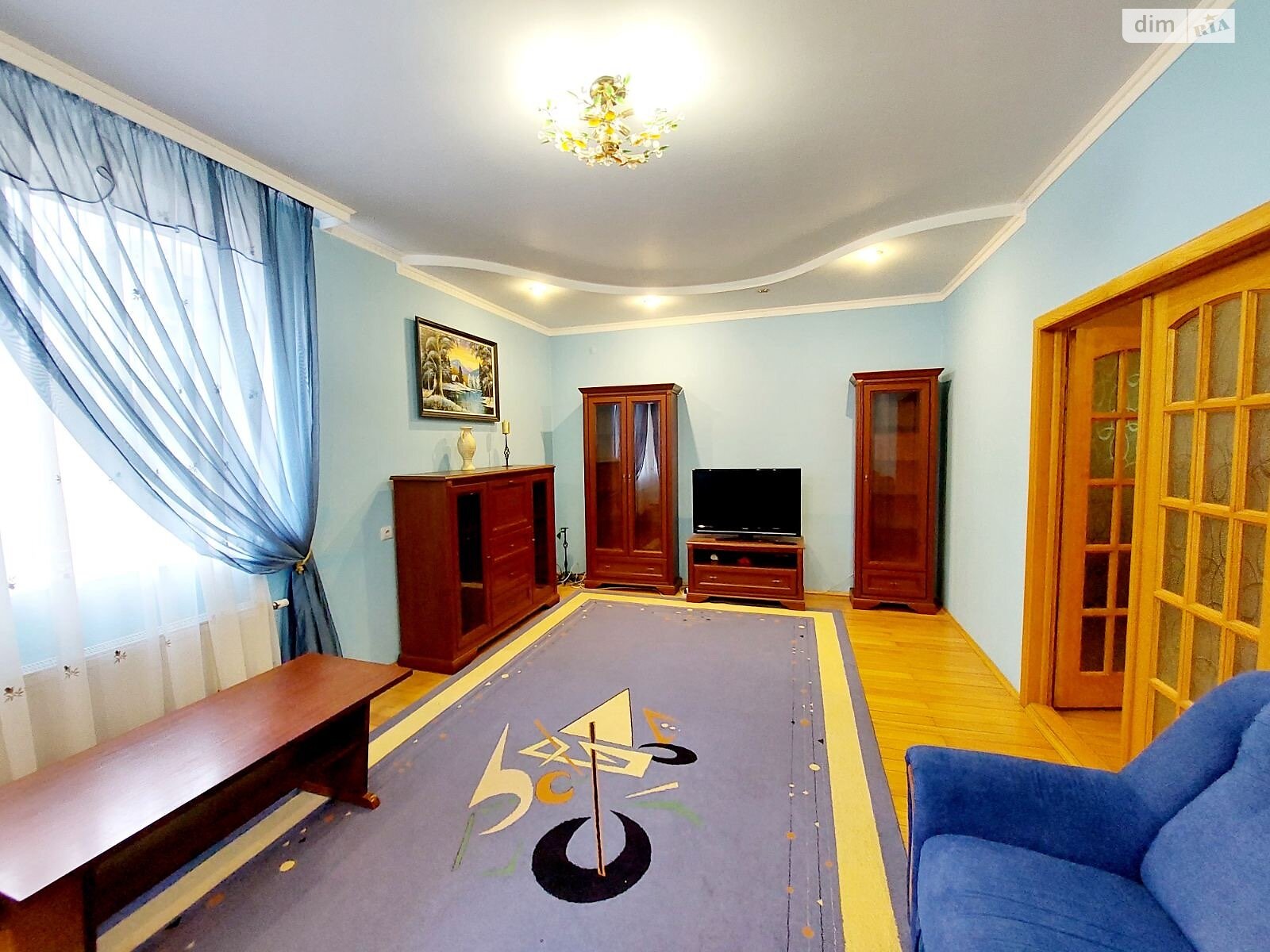 Продажа трехкомнатной квартиры в Ужгороде, на ул. Капушанская, район Новый фото 1 Продажа трехкомнатной квартиры в Ужгороде, на ул. Капушанская, район Новый фото 1