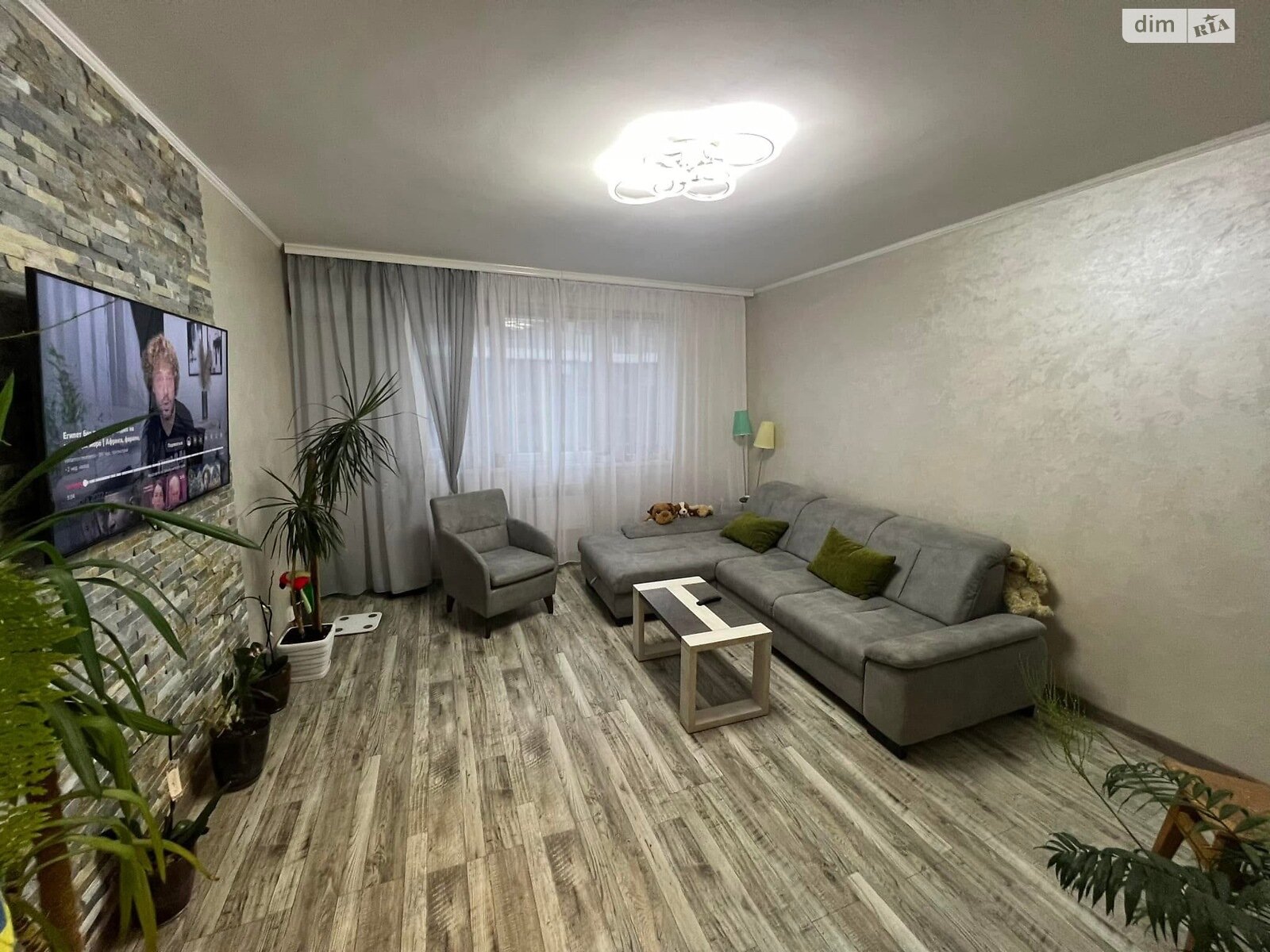 Продажа трехкомнатной квартиры в Ужгороде, на ул. Легоцкого 76, район Новый фото 1 Продажа трехкомнатной квартиры в Ужгороде, на ул. Легоцкого 76, район Новый фото 1
