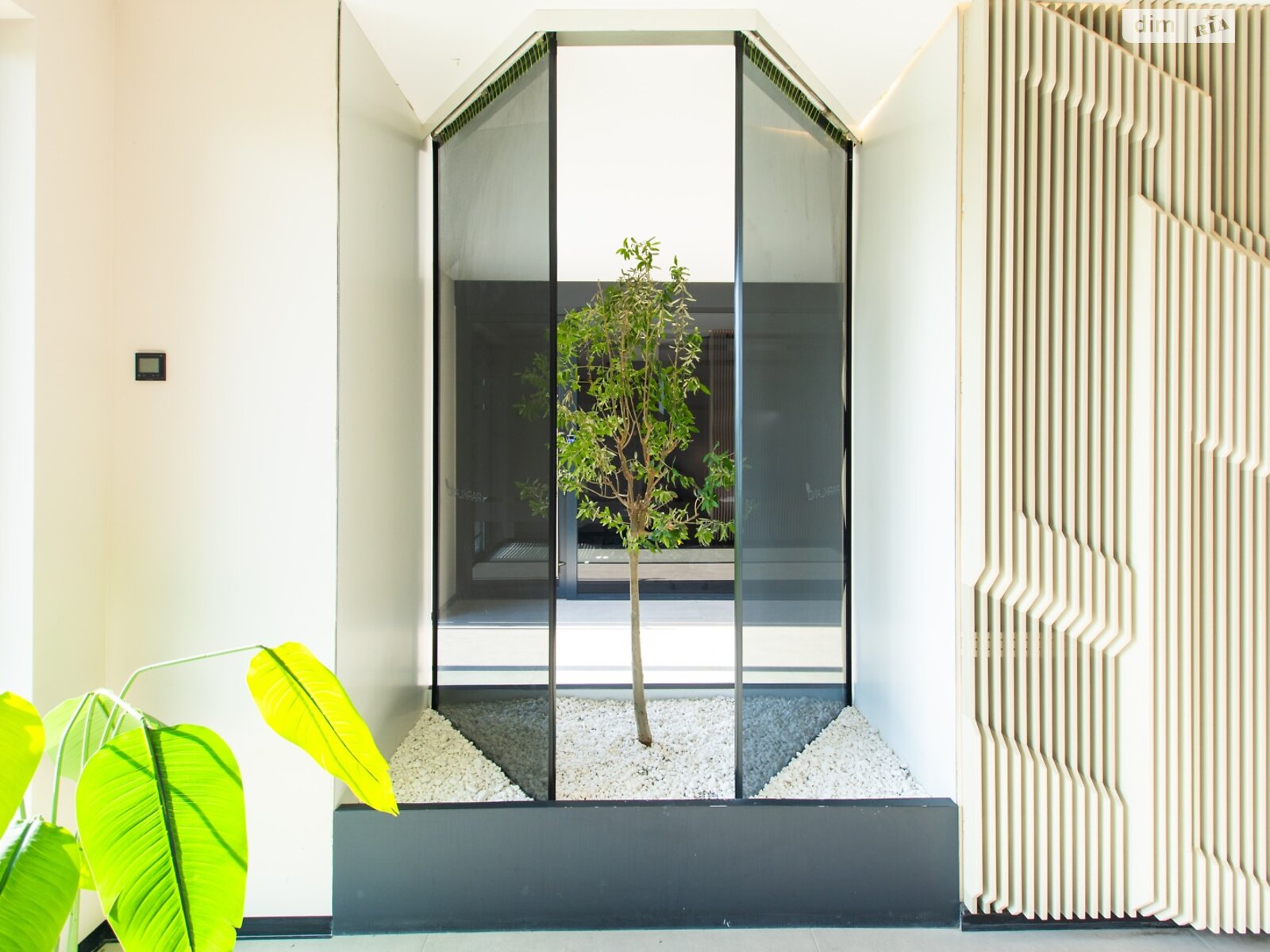 Продаж двокімнатної квартири в Ужгороді, на вул. Легоцького 80, район Новий фото 1 Продаж двокімнатної квартири в Ужгороді, на вул. Легоцького 80, район Новий фото 1