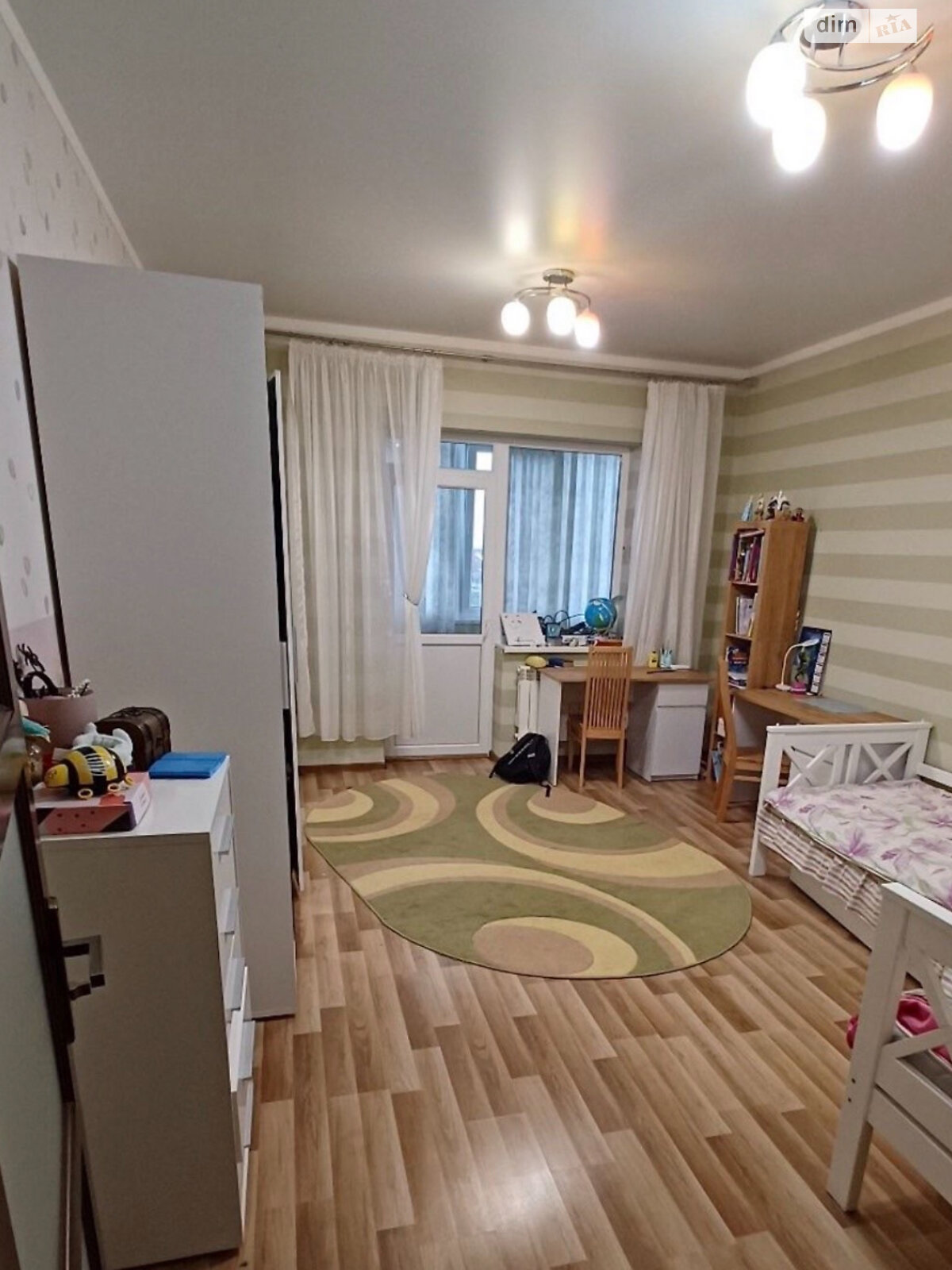 Продажа трехкомнатной квартиры в Ужгороде, на ул. Волошина, район Новый фото 1