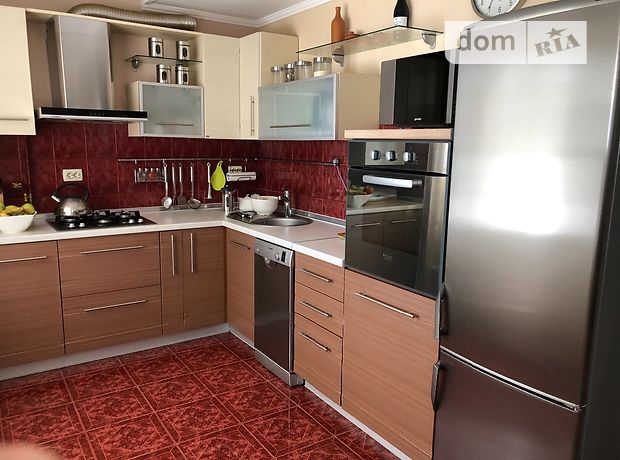 Продажа трехкомнатной квартиры в Ужгороде, на ул. Грушевского 76, район Пьяный базар фото 1 Продажа трехкомнатной квартиры в Ужгороде, на ул. Грушевского 76, район Пьяный базар фото 1