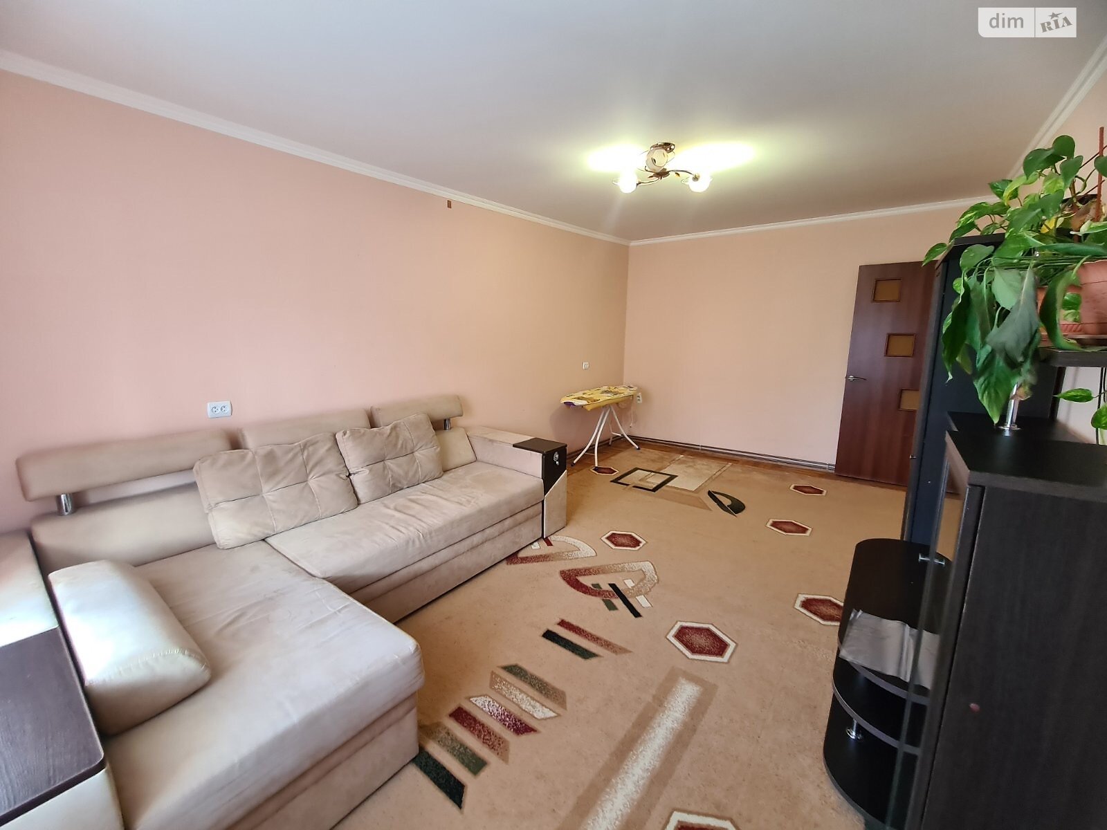 Продаж трикімнатної квартири в Ужгороді, на вул. Грушевського, кв. 42, район П'яний базар фото 1