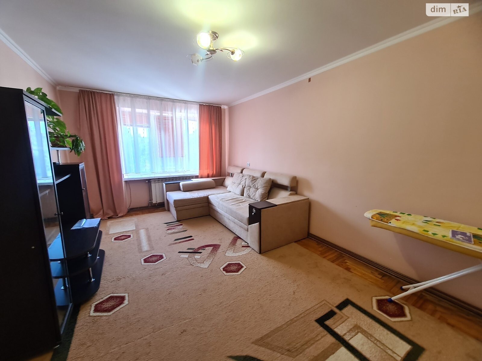 Продаж трикімнатної квартири в Ужгороді, на вул. Грушевського, кв. 42, район П'яний базар фото 1