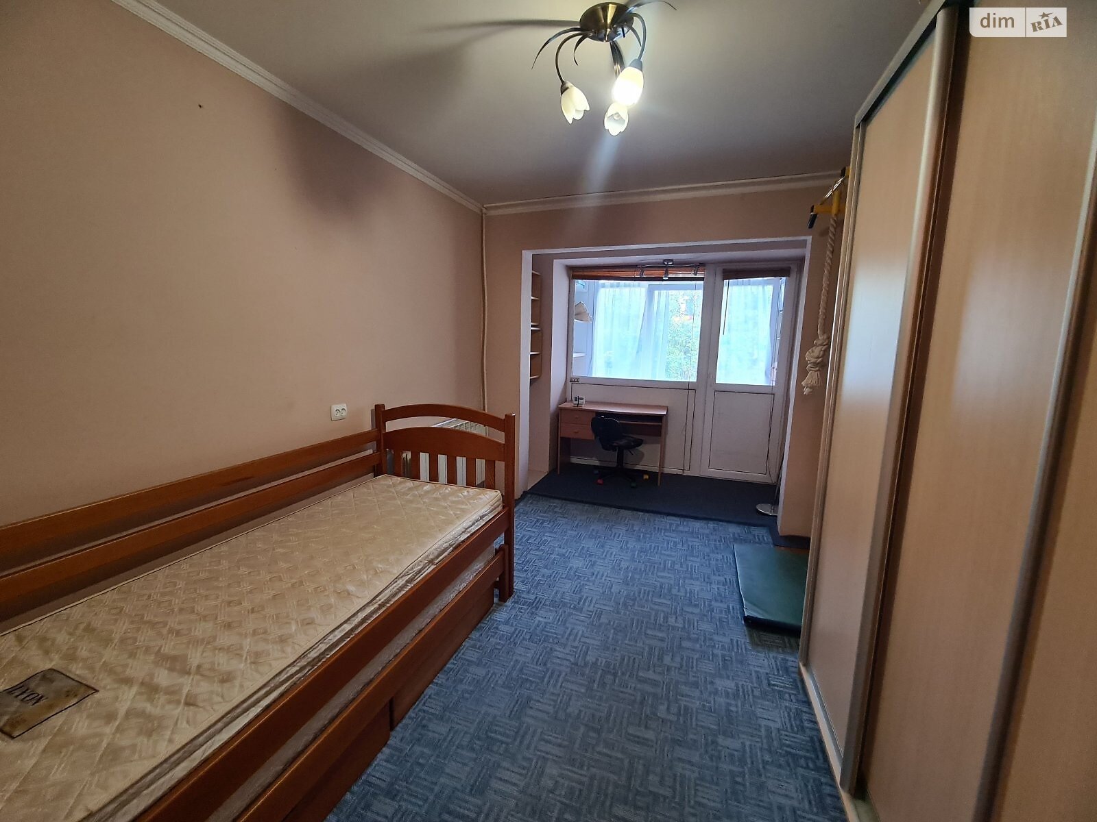 Продаж трикімнатної квартири в Ужгороді, на вул. Грушевського, кв. 42, район П'яний базар фото 1