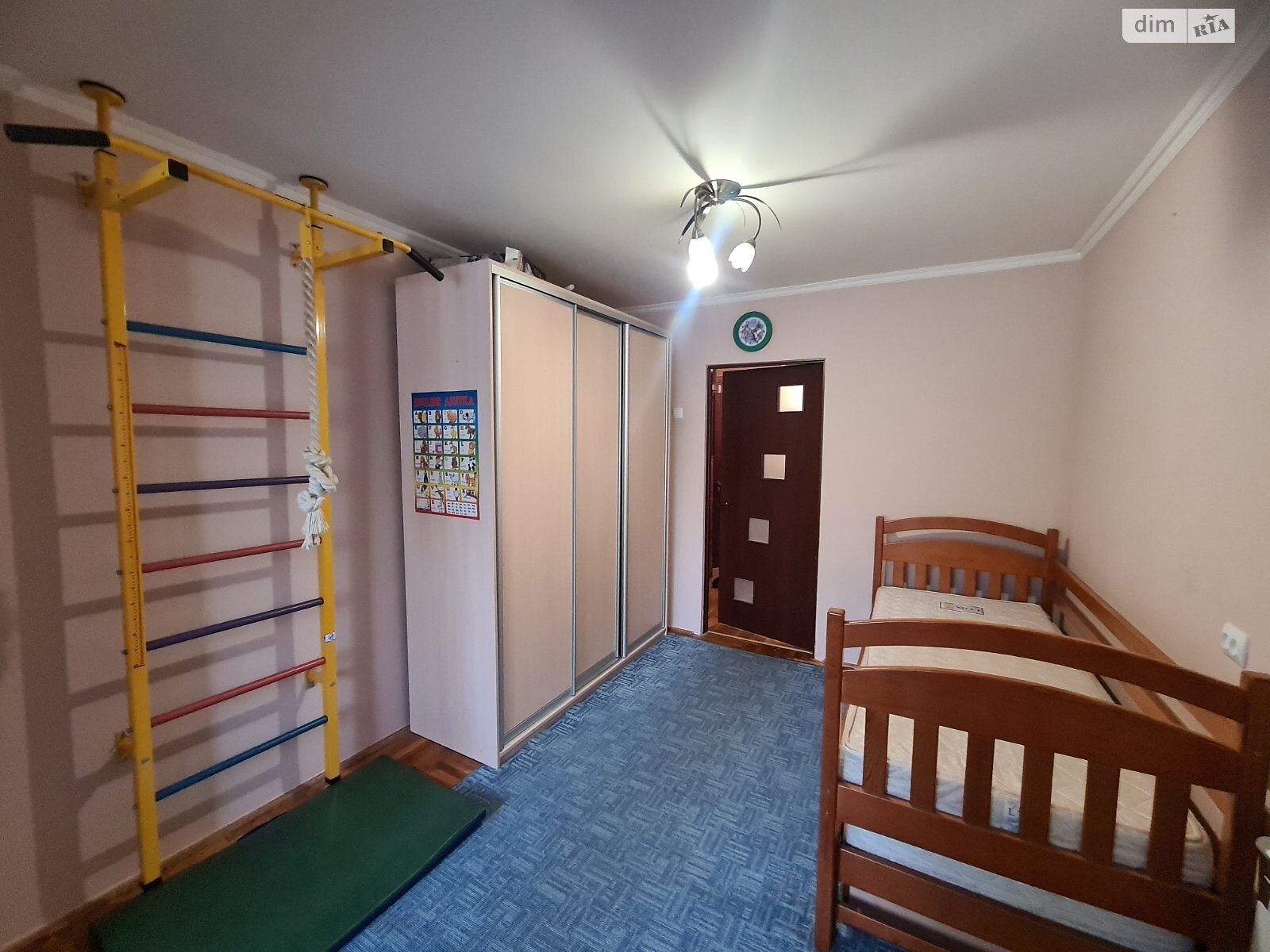 Продаж трикімнатної квартири в Ужгороді, на вул. Грушевського, кв. 42, район П'яний базар фото 1