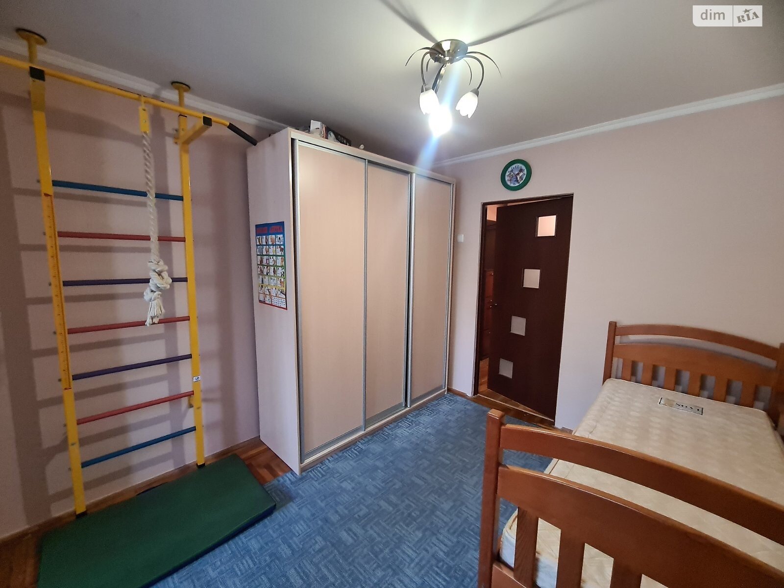 Продаж трикімнатної квартири в Ужгороді, на вул. Грушевського, кв. 42, район П'яний базар фото 1