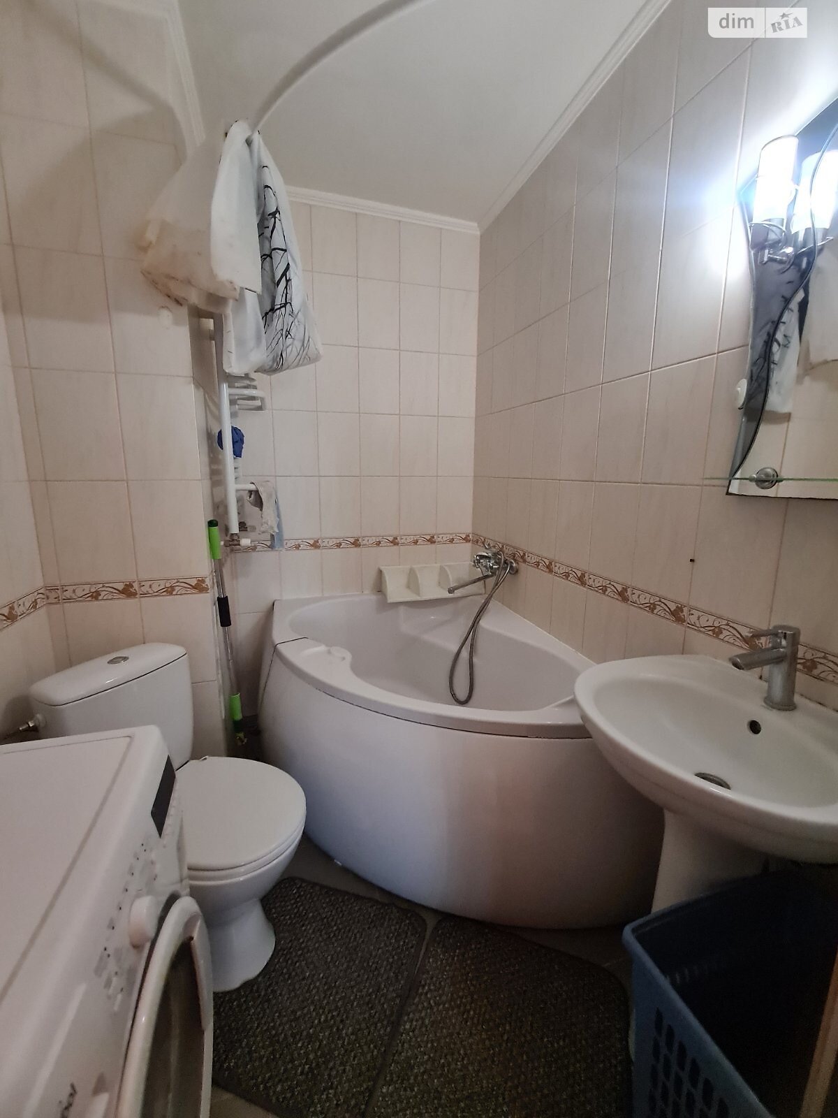 Продаж трикімнатної квартири в Ужгороді, на вул. Грушевського, кв. 42, район П'яний базар фото 1