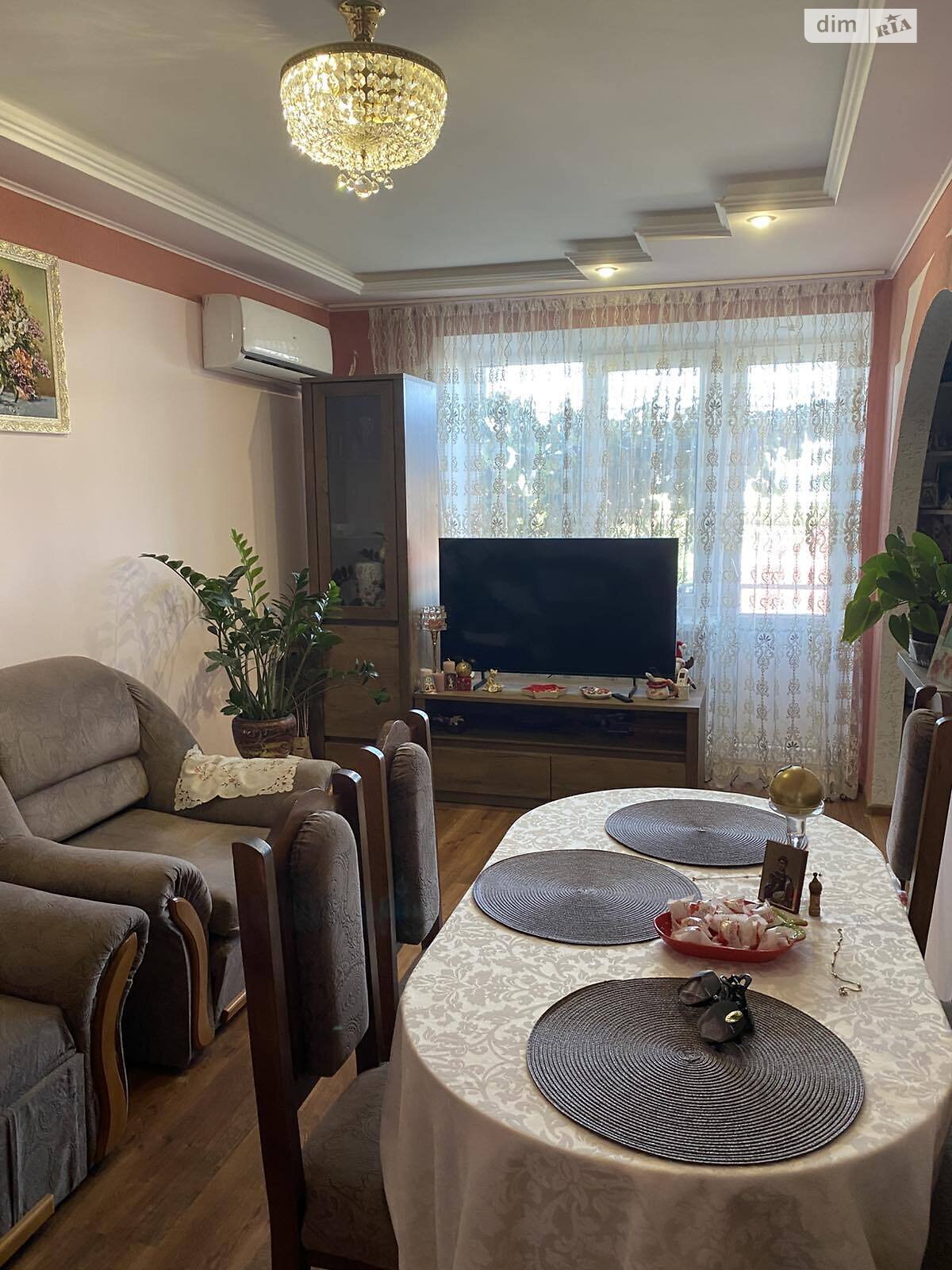 Продаж трикімнатної квартири в Ужгороді, на вул. Михайла Вербицького 43, район П'яний базар фото 1