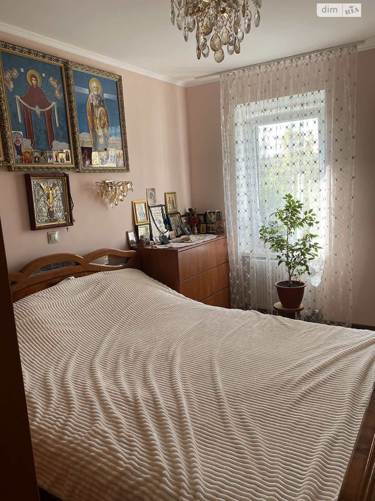 Продаж трикімнатної квартири в Ужгороді, на вул. Михайла Вербицького 43, район П'яний базар фото 1