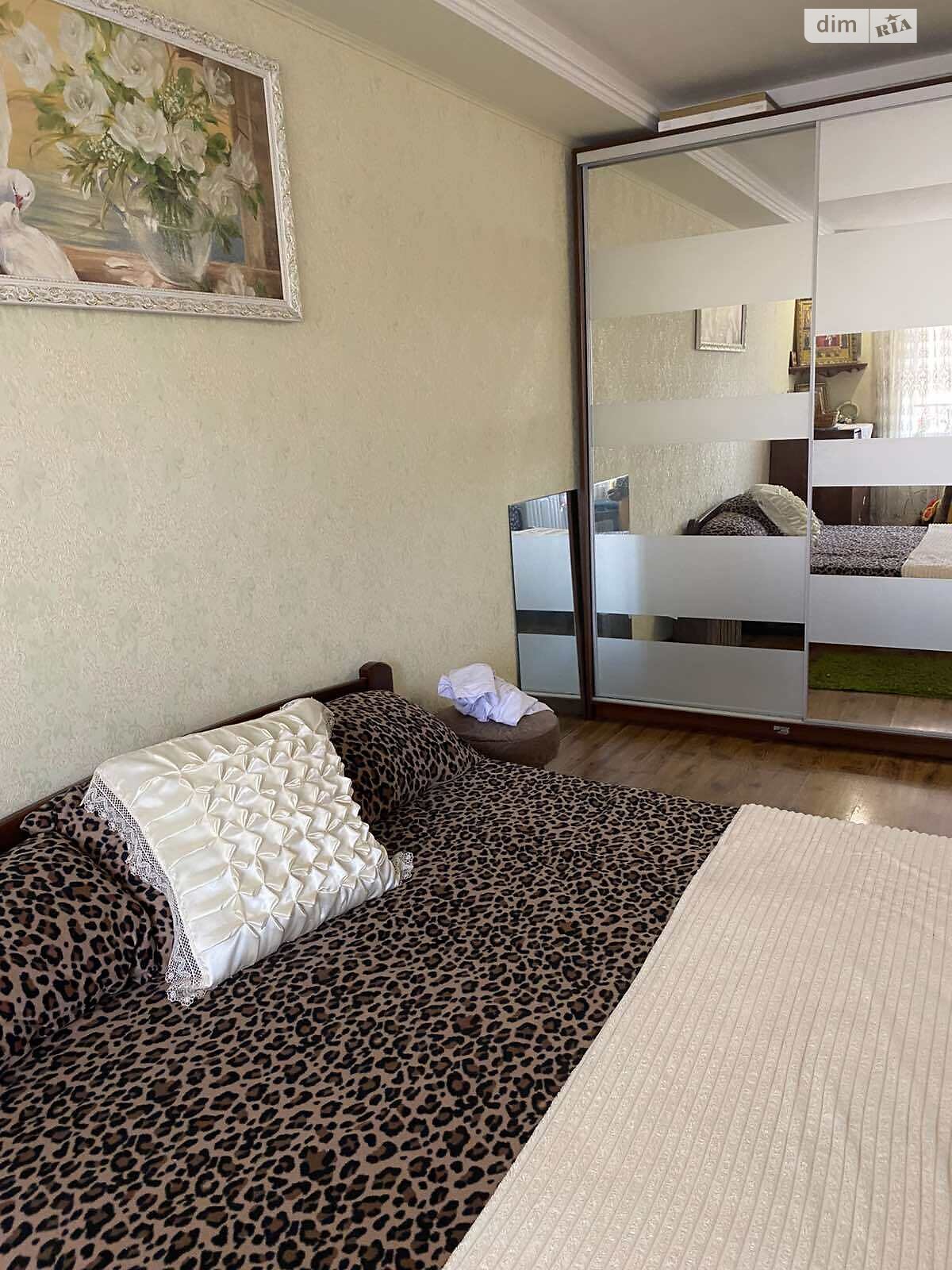 Продаж трикімнатної квартири в Ужгороді, на вул. Михайла Вербицького 43, район П'яний базар фото 1