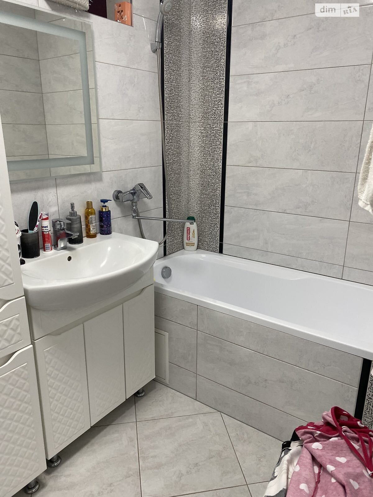 Продаж трикімнатної квартири в Ужгороді, на вул. Михайла Вербицького 43, район П'яний базар фото 1