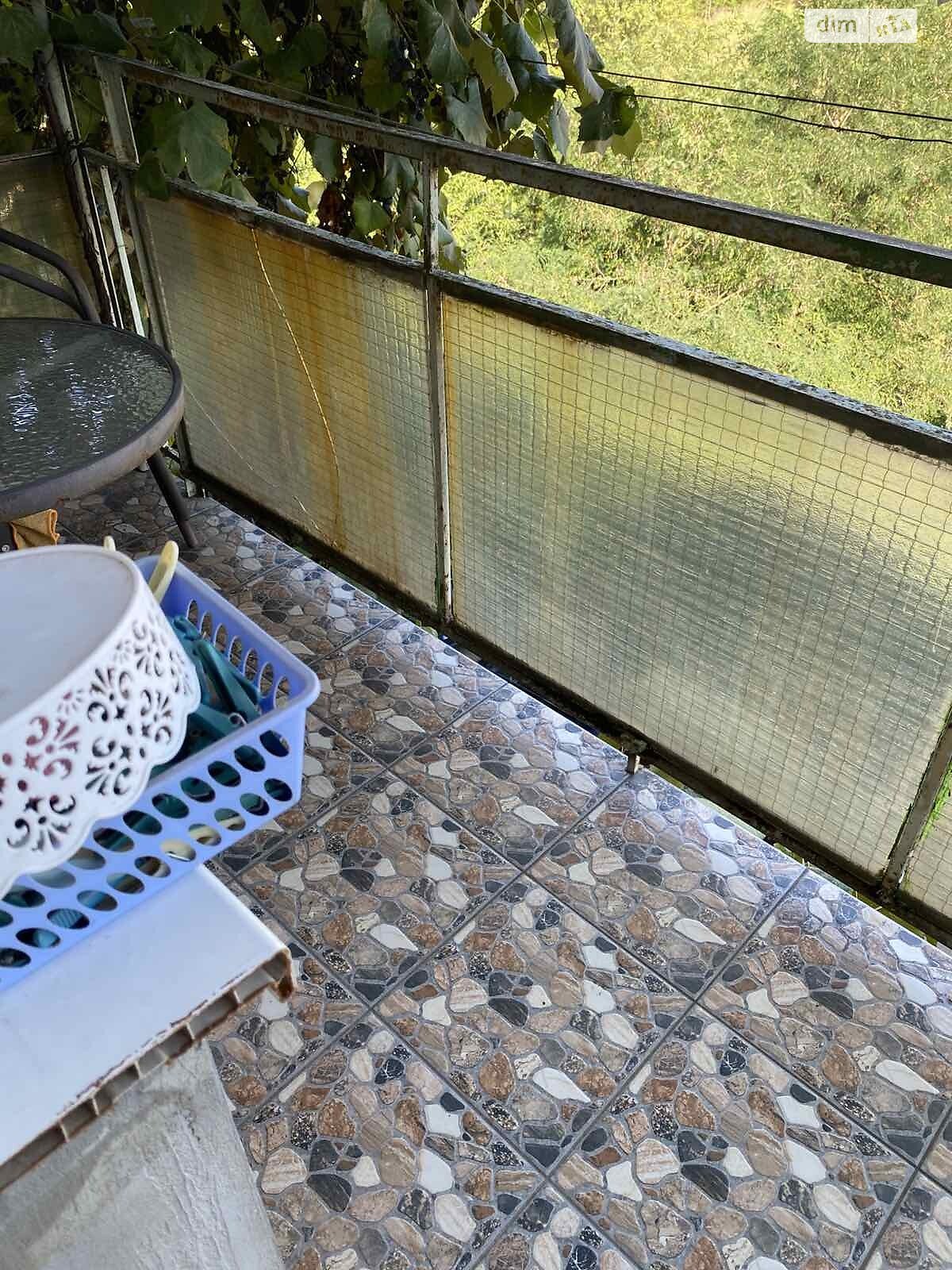 Продаж трикімнатної квартири в Ужгороді, на вул. Михайла Вербицького 43, район П'яний базар фото 1