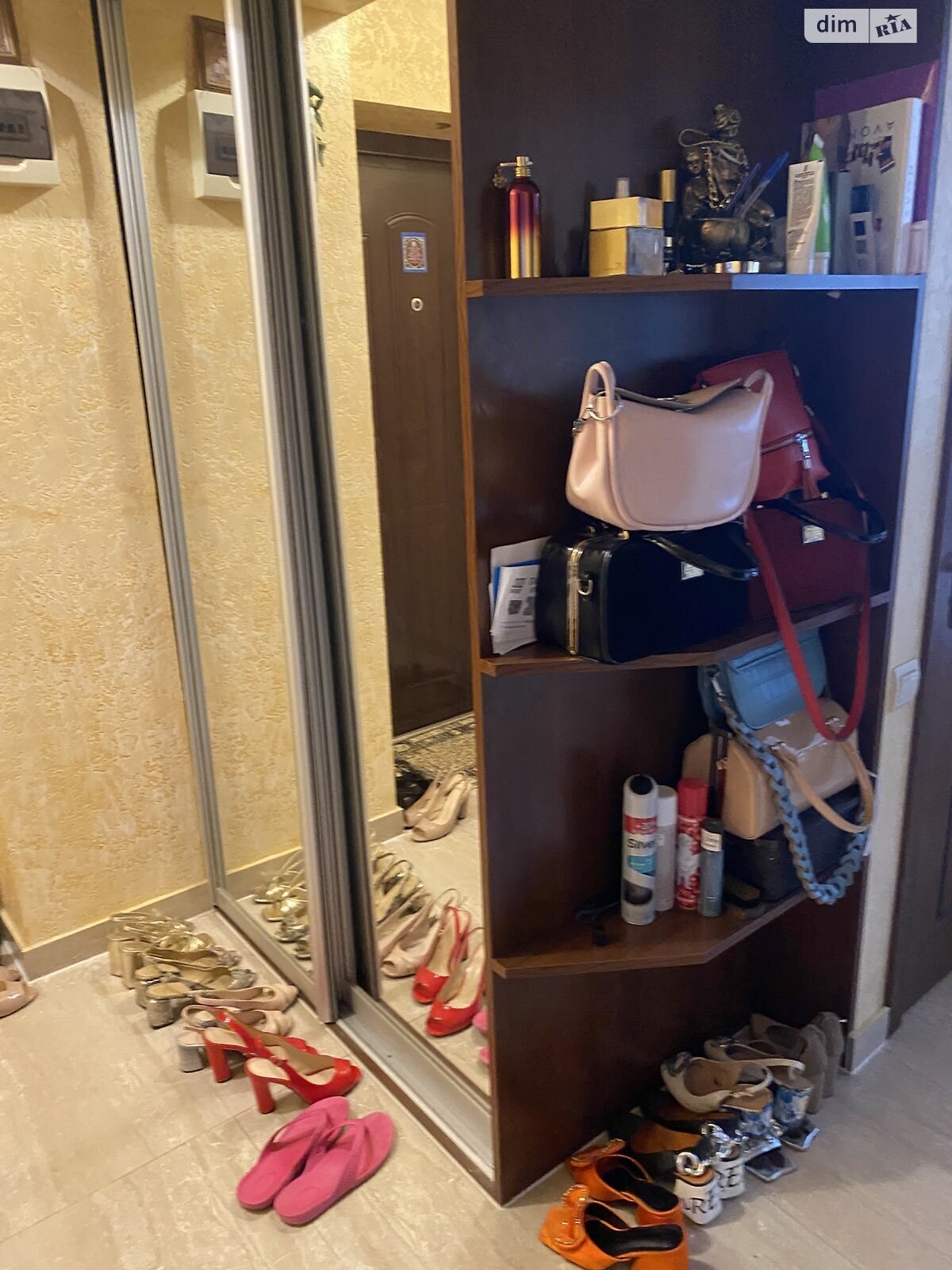 Продаж трикімнатної квартири в Ужгороді, на вул. Михайла Вербицького 43, район П'яний базар фото 1