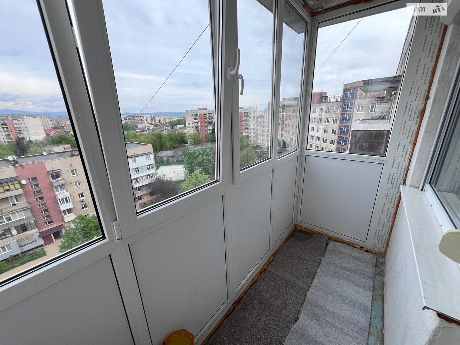 Продажа трехкомнатной квартиры в Ужгороде, на ул. Игоря Сикорского, район Пьяный базар фото 1