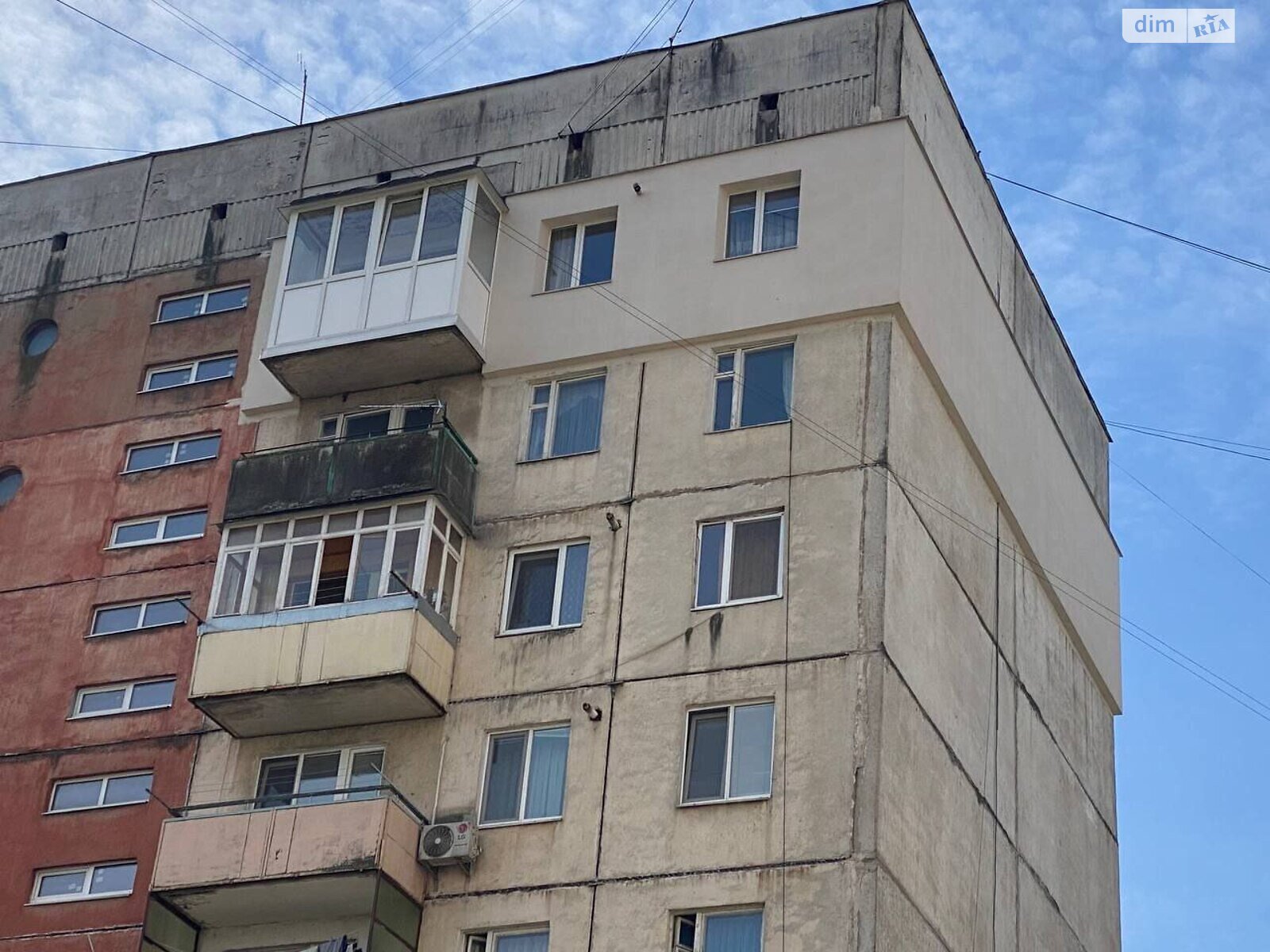 Продажа трехкомнатной квартиры в Ужгороде, на ул. Игоря Сикорского, район Пьяный базар фото 1