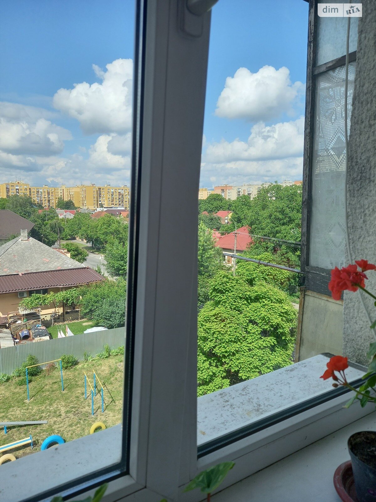 Продажа трехкомнатной квартиры в Ужгороде, на ул. Узкая 89, район Пьяный базар фото 1 Продажа трехкомнатной квартиры в Ужгороде, на ул. Узкая 89, район Пьяный базар фото 1
