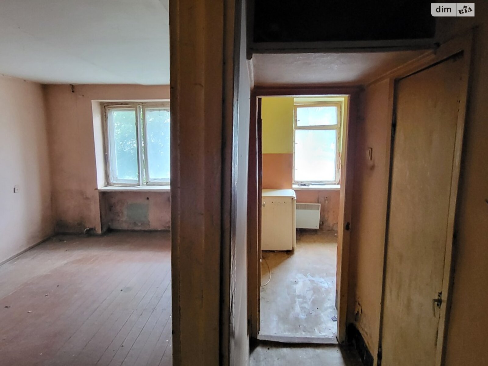 Продаж однокімнатної квартири в Ужгороді, на вул. Василя Комендаря, район П'яний базар фото 1 Продаж однокімнатної квартири в Ужгороді, на вул. Василя Комендаря, район П'яний базар фото 1