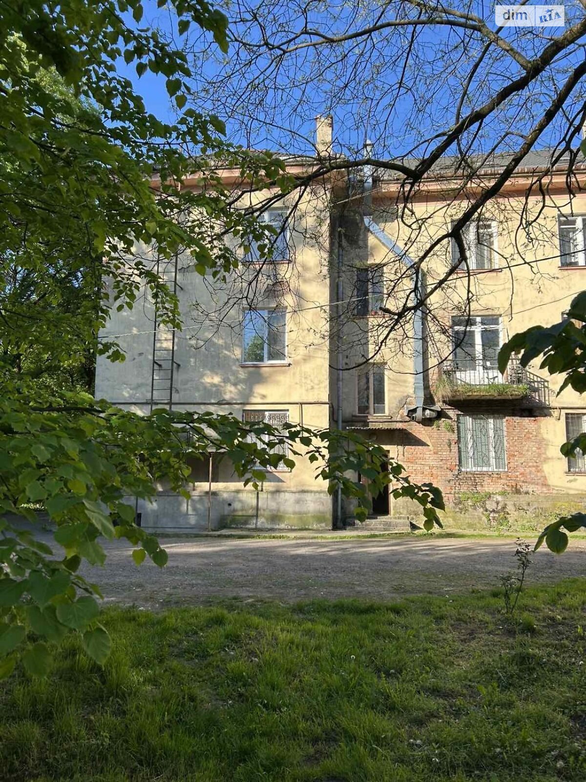 Продажа трехкомнатной квартиры в Ужгороде, на ул. Одесская 11, район Станцийный фото 1 Продажа трехкомнатной квартиры в Ужгороде, на ул. Одесская 11, район Станцийный фото 1
