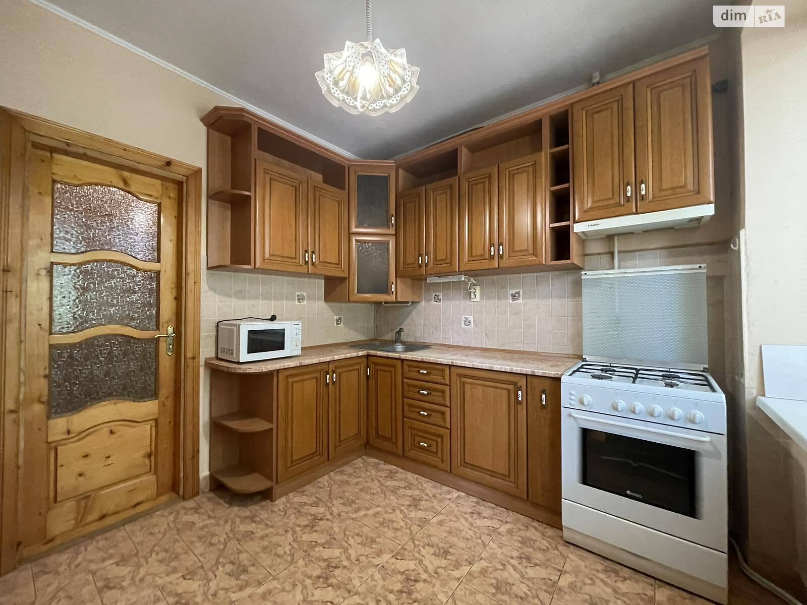 Продажа трехкомнатной квартиры в Ужгороде, на ул. Таможенная, фото 1 Продажа трехкомнатной квартиры в Ужгороде, на ул. Таможенная, фото 1