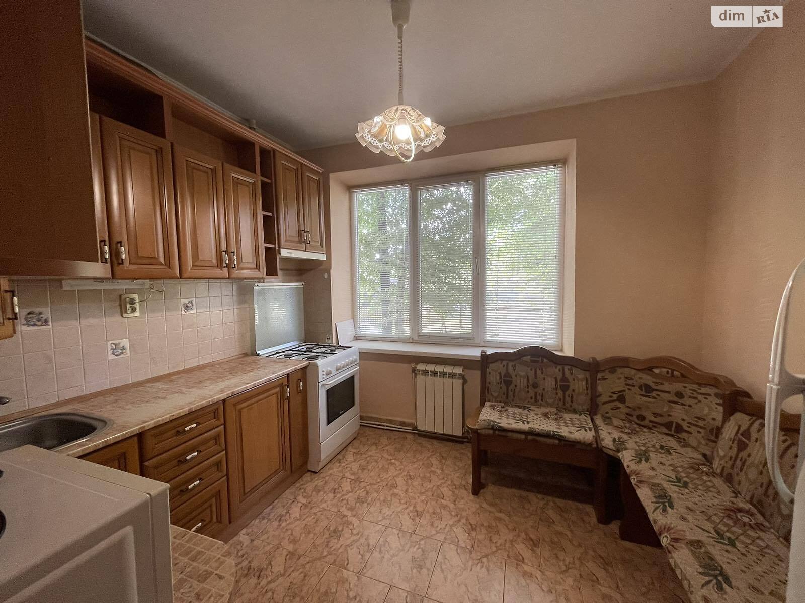 Продажа трехкомнатной квартиры в Ужгороде, на ул. Таможенная, фото 1 Продажа трехкомнатной квартиры в Ужгороде, на ул. Таможенная, фото 1