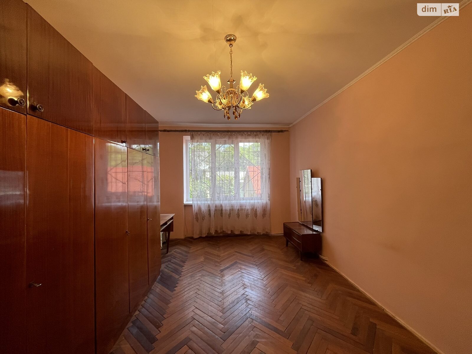 Продажа трехкомнатной квартиры в Ужгороде, на ул. Таможенная, фото 1 Продажа трехкомнатной квартиры в Ужгороде, на ул. Таможенная, фото 1
