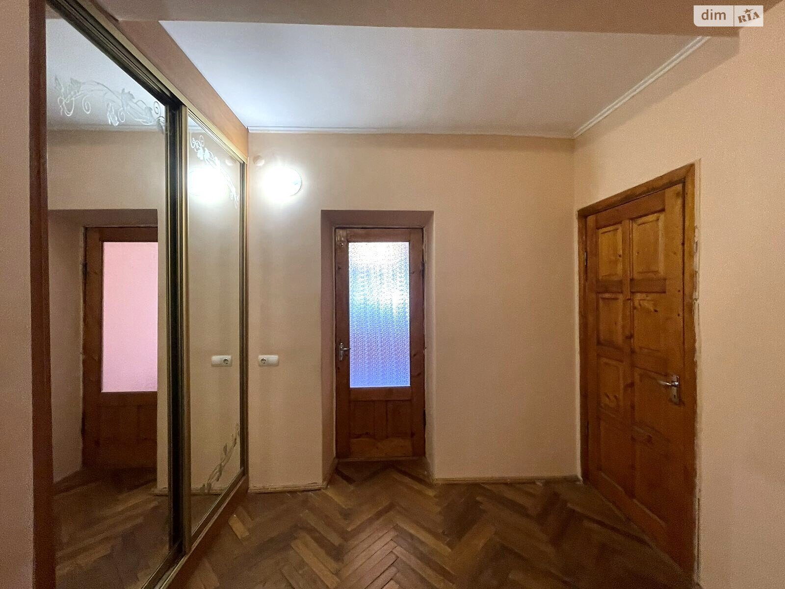 Продажа трехкомнатной квартиры в Ужгороде, на ул. Таможенная, фото 1 Продажа трехкомнатной квартиры в Ужгороде, на ул. Таможенная, фото 1