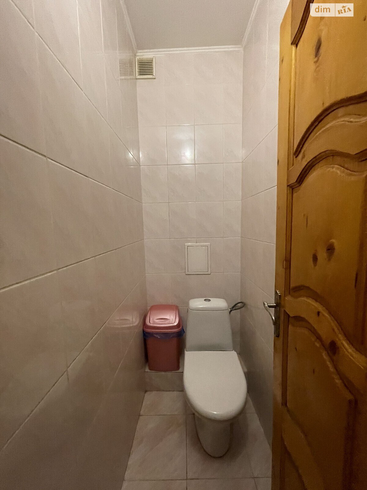Продажа трехкомнатной квартиры в Ужгороде, на ул. Таможенная, фото 1 Продажа трехкомнатной квартиры в Ужгороде, на ул. Таможенная, фото 1