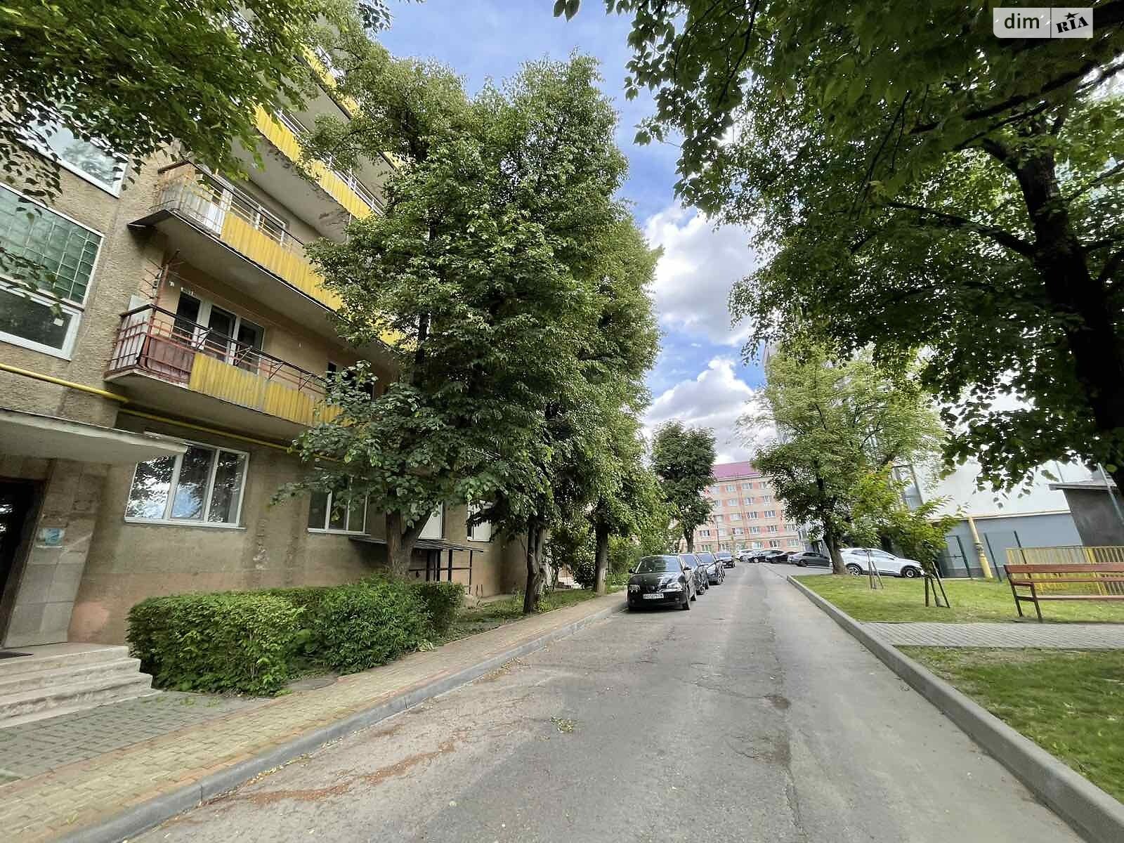 Продажа трехкомнатной квартиры в Ужгороде, на ул. Таможенная, фото 1 Продажа трехкомнатной квартиры в Ужгороде, на ул. Таможенная, фото 1