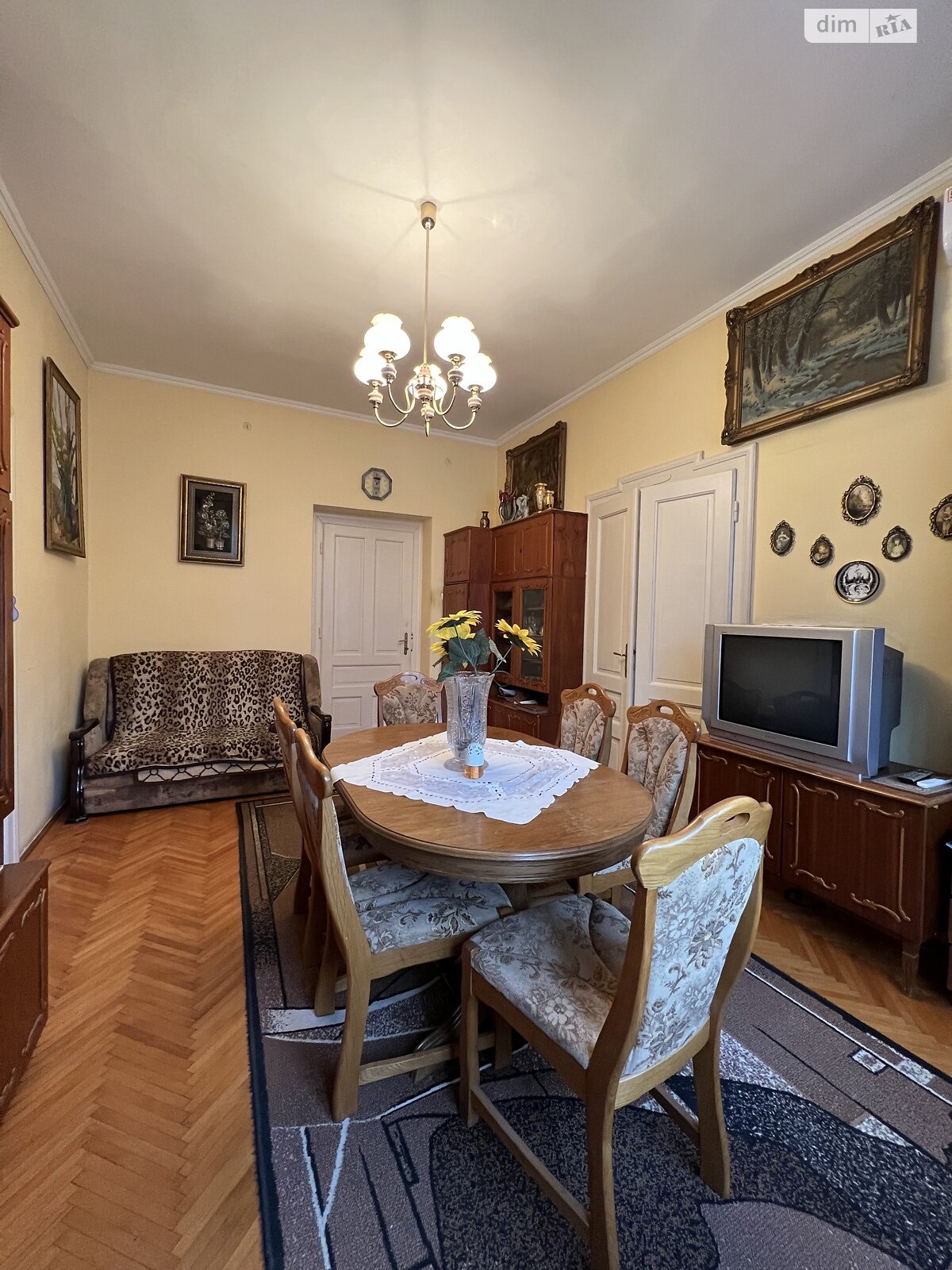 Продажа четырехкомнатной квартиры в Ужгороде, на ул. Берчени, район Центр фото 1 Продажа четырехкомнатной квартиры в Ужгороде, на ул. Берчени, район Центр фото 1