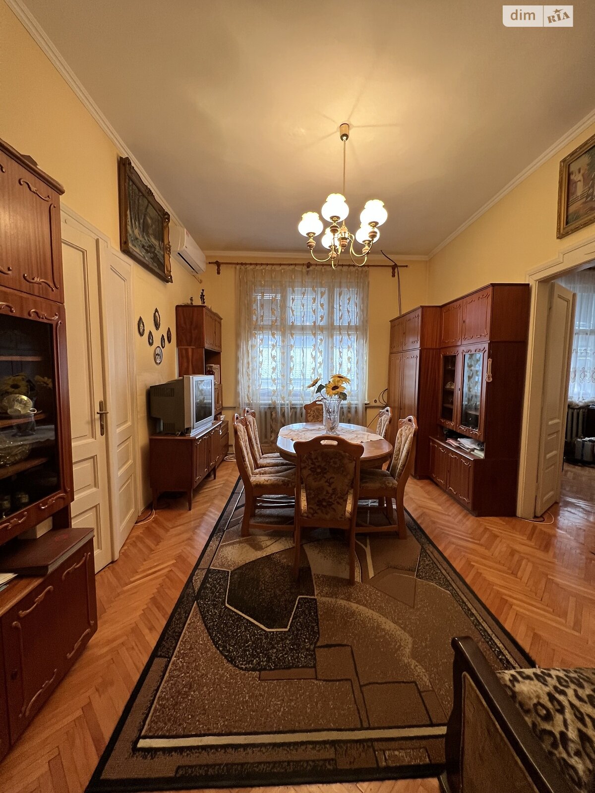 Продажа четырехкомнатной квартиры в Ужгороде, на ул. Берчени, район Центр фото 1 Продажа четырехкомнатной квартиры в Ужгороде, на ул. Берчени, район Центр фото 1